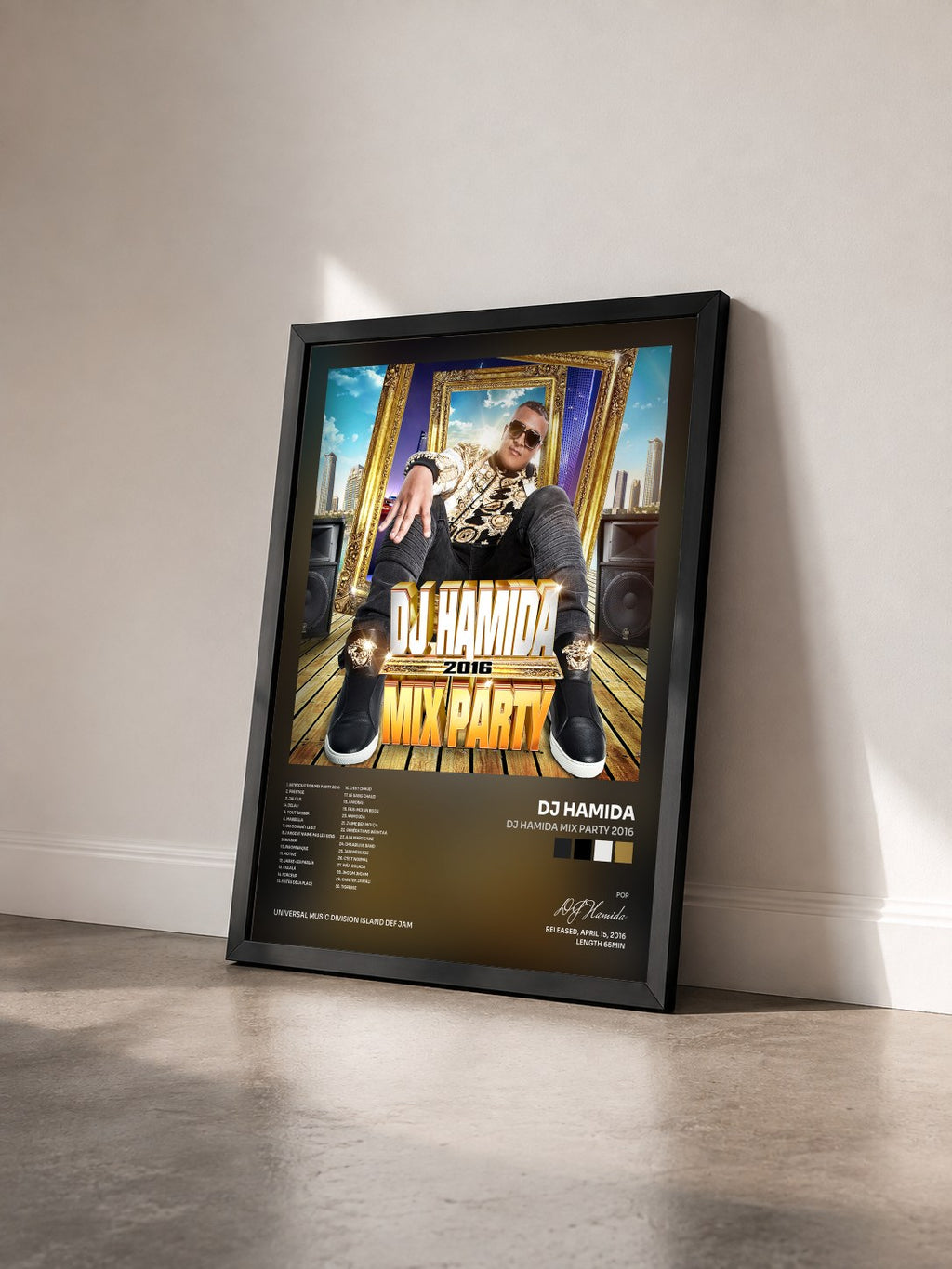#noir Tableau de l'album DJ Hamida Mix Party 2016 de DJ Hamida vu de trois quarts, cadre noir