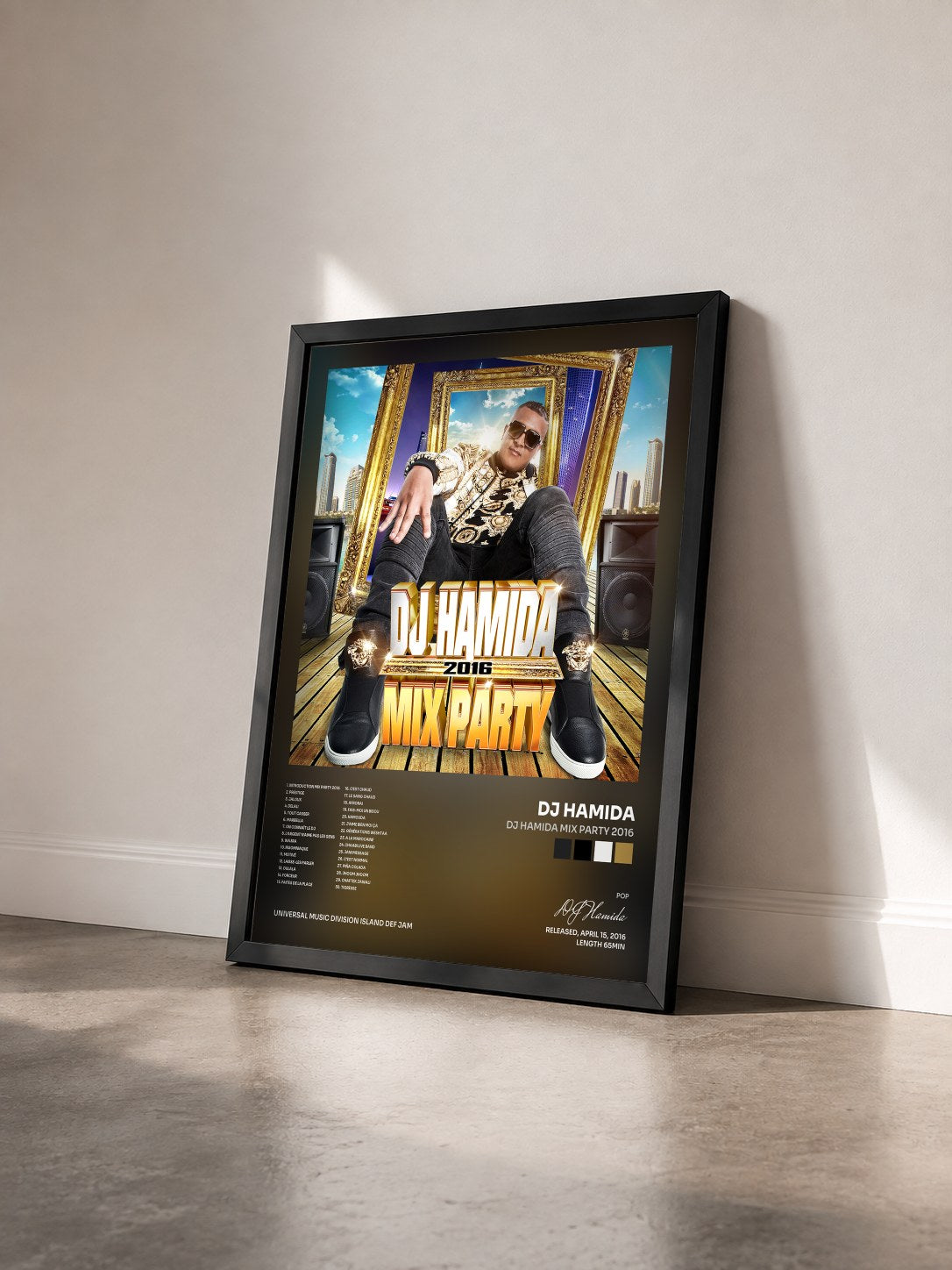 #noir Tableau de l'album DJ Hamida Mix Party 2016 de DJ Hamida vu de trois quarts, cadre noir