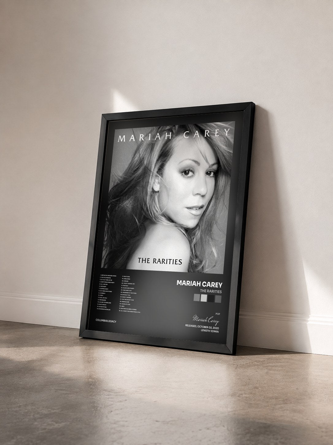 #noir Tableau de l'album The Rarities de Mariah Carey vu de trois quarts, cadre noir