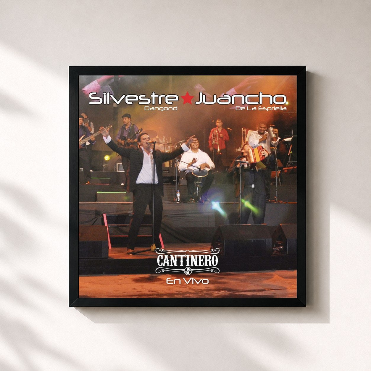 #noir Tableau carré de l'album Cantinero de Silvestre Dangond, cadre noir 32x32 cm
