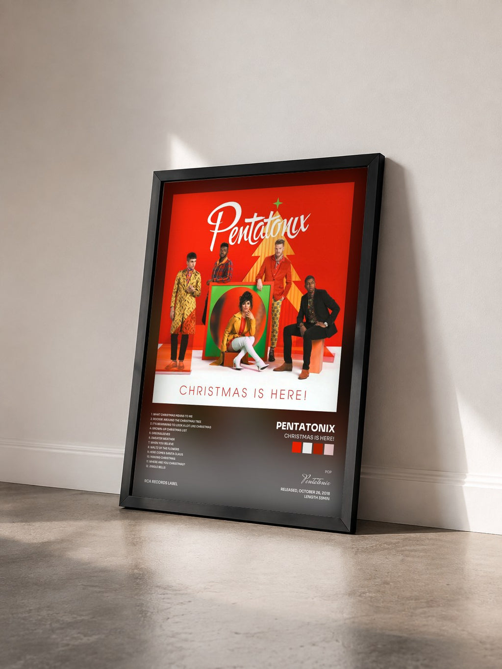 #noir Christmas Is Here! di Pentatonix in stampa incorniciata vista di tre quarti, cornice nera
