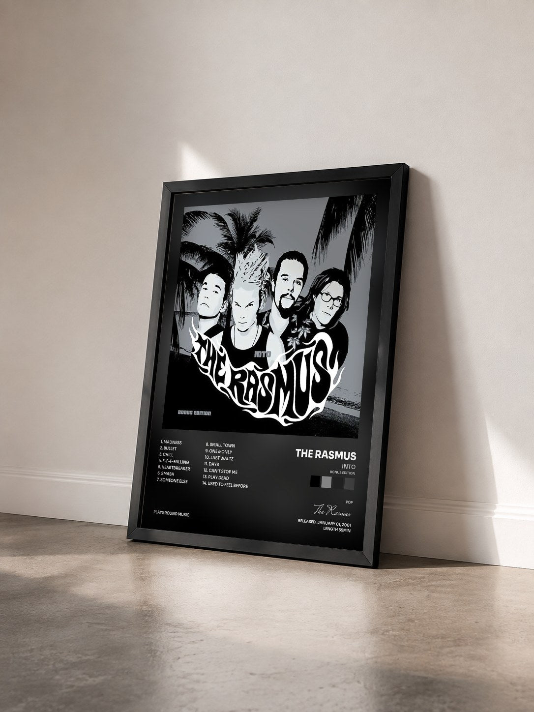 #noir Tableau de l'album Into (Bonus Edition) de The Rasmus vu de trois quarts, cadre noir