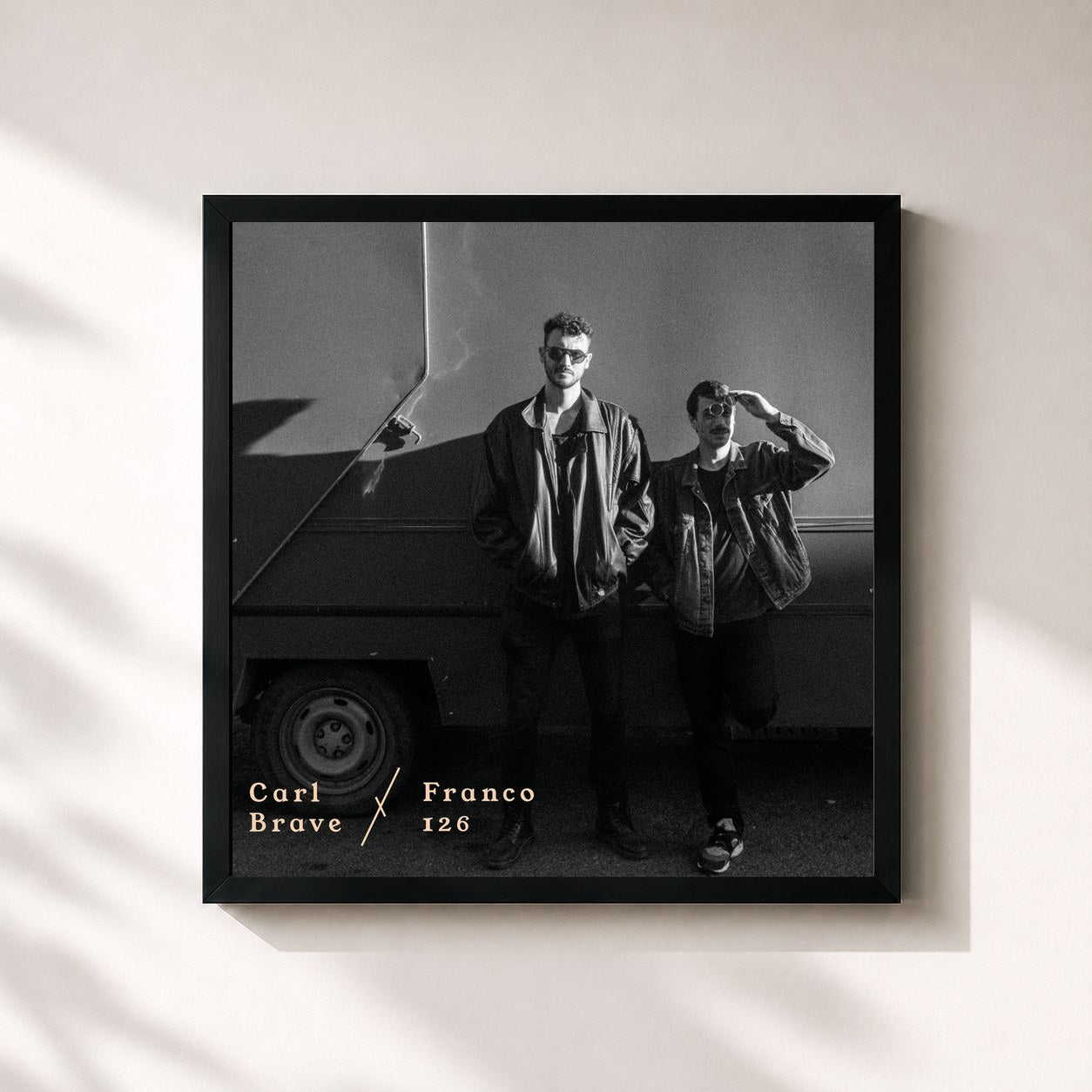 #noir Tableau carré de l'album Polaroid 2.0 de Carl Brave x Franco126, cadre noir 32x32 cm