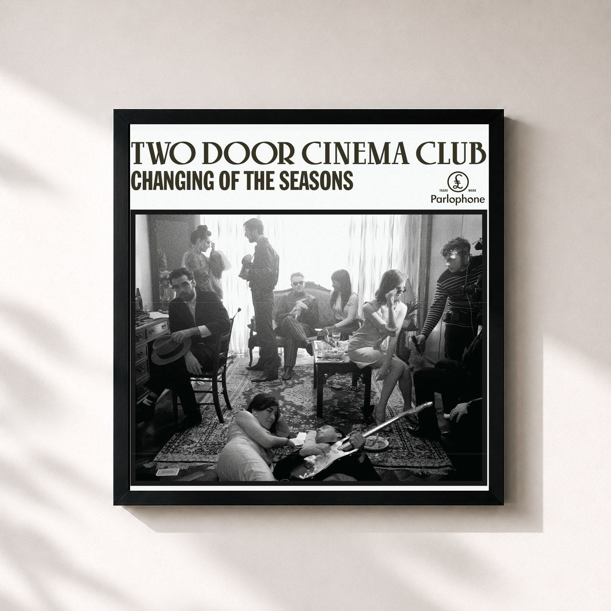 #noir Tableau carré de l'album Changing of the Seasons (EP) de Two Door Cinema Club, cadre noir 32x32 cm