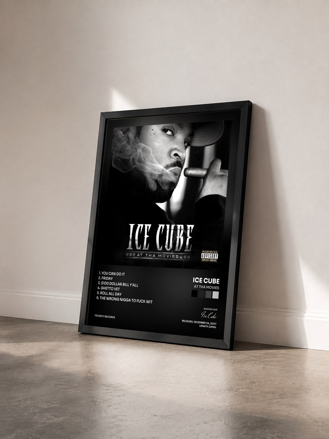 #noir Tableau de l'album At Tha Movies de Ice Cube vu de trois quarts, cadre noir