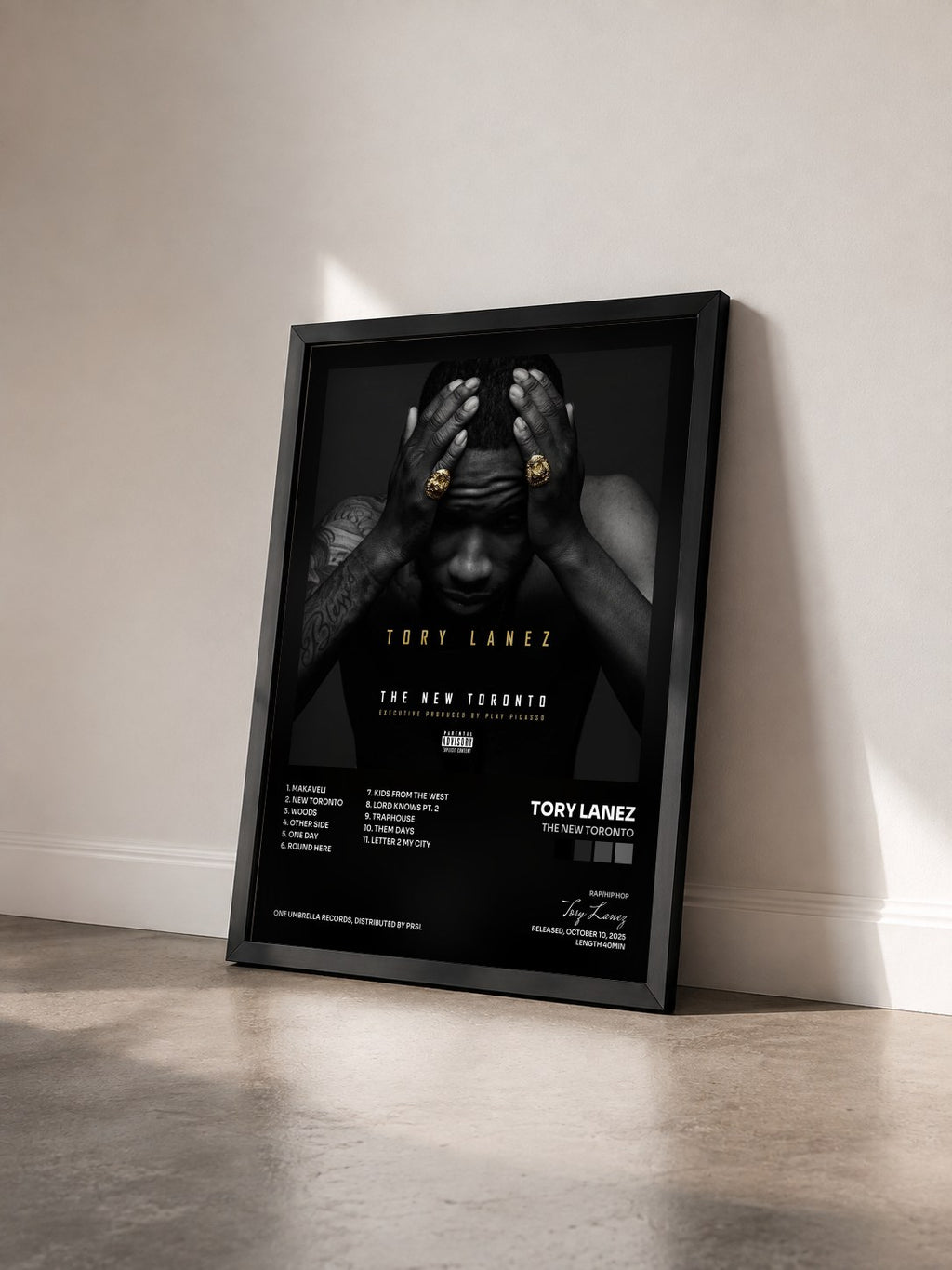 #noir Tableau de l'album The New Toronto de Tory Lanez vu de trois quarts, cadre noir