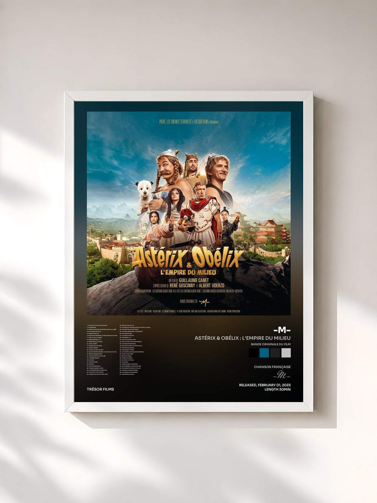 #blanc Astérix & Obélix : L'Empire du Milieu (Bande originale du film) di -M- in stampa incorniciata, cornice bianca, stampata e incorniciata in Francia