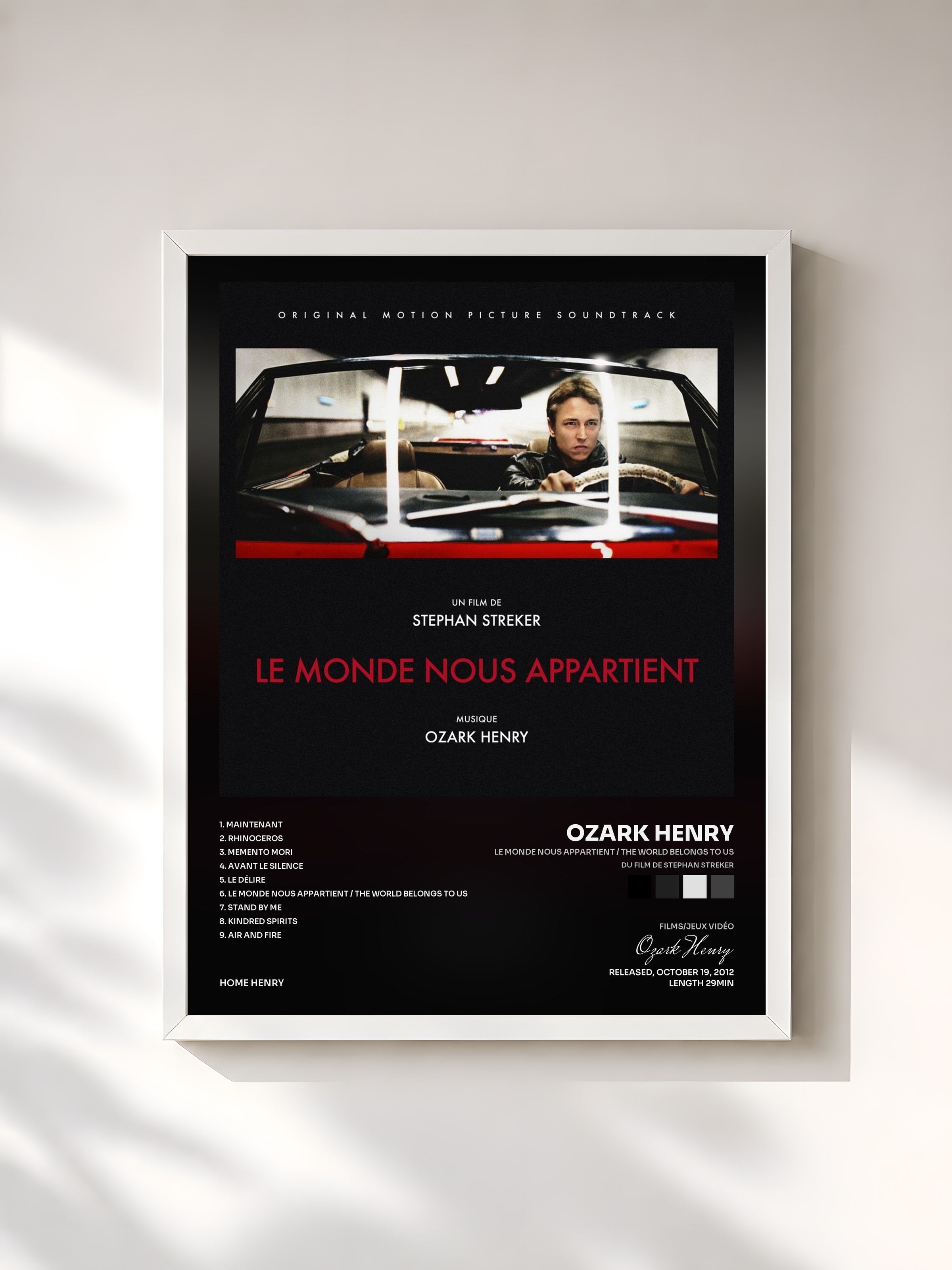 #blanc Tableau de l'album Le monde nous appartient / The World Belongs to Us (Du film de Stephan Streker) de Ozark Henry, cadre blanc, imprimé et encadré en France