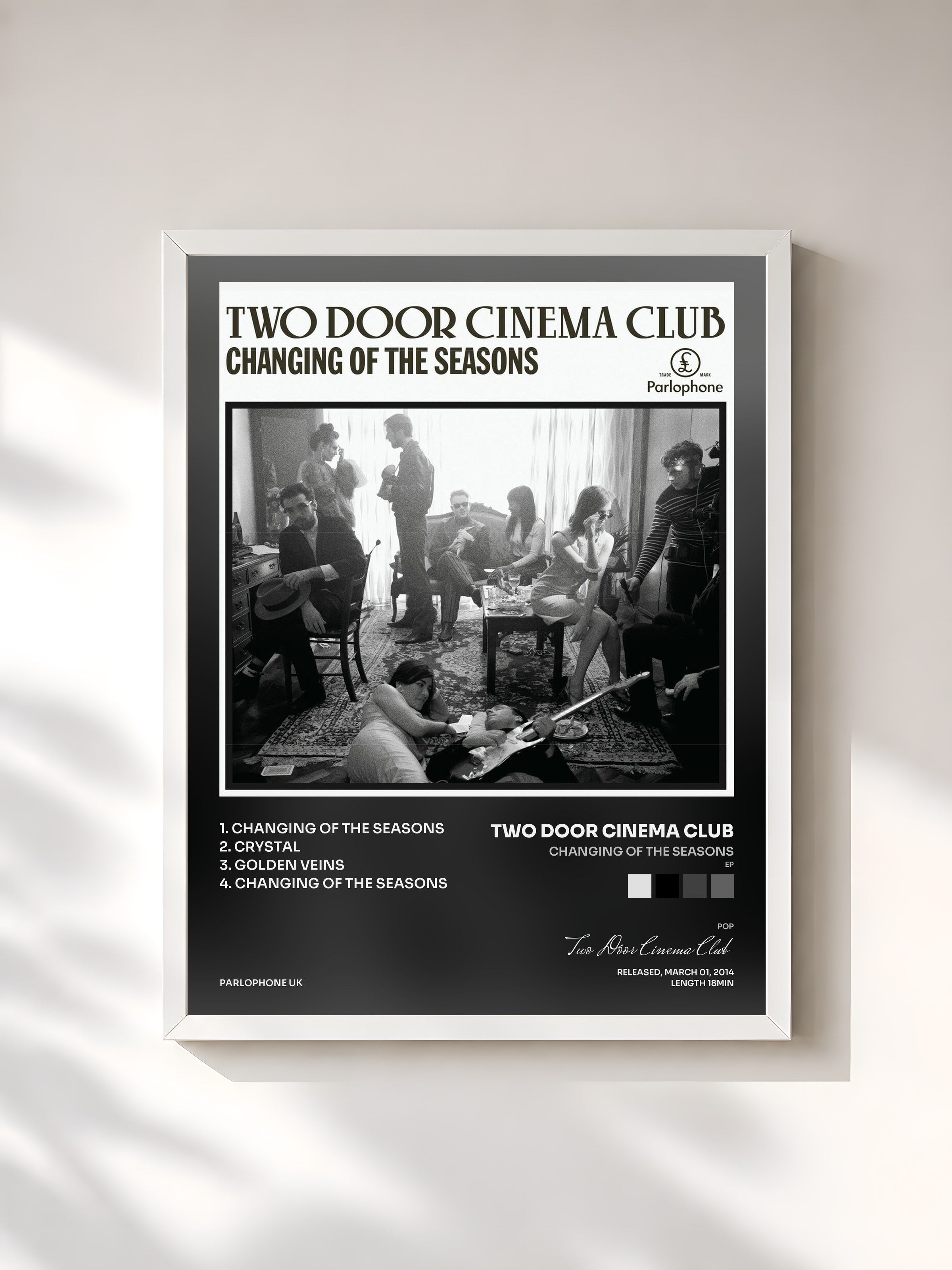 #blanc Tableau de l'album Changing of the Seasons (EP) de Two Door Cinema Club, cadre blanc, imprimé et encadré en France