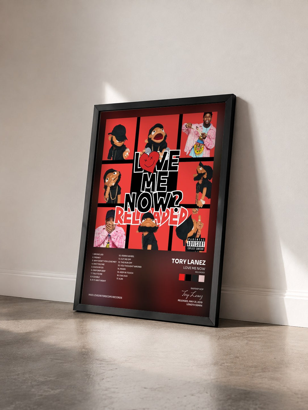 #noir LoVE me NOw (ReLoAdeD) von Tory Lanez als gerahmter Kunstdruck von schräg gesehen, schwarzer Rahmen
