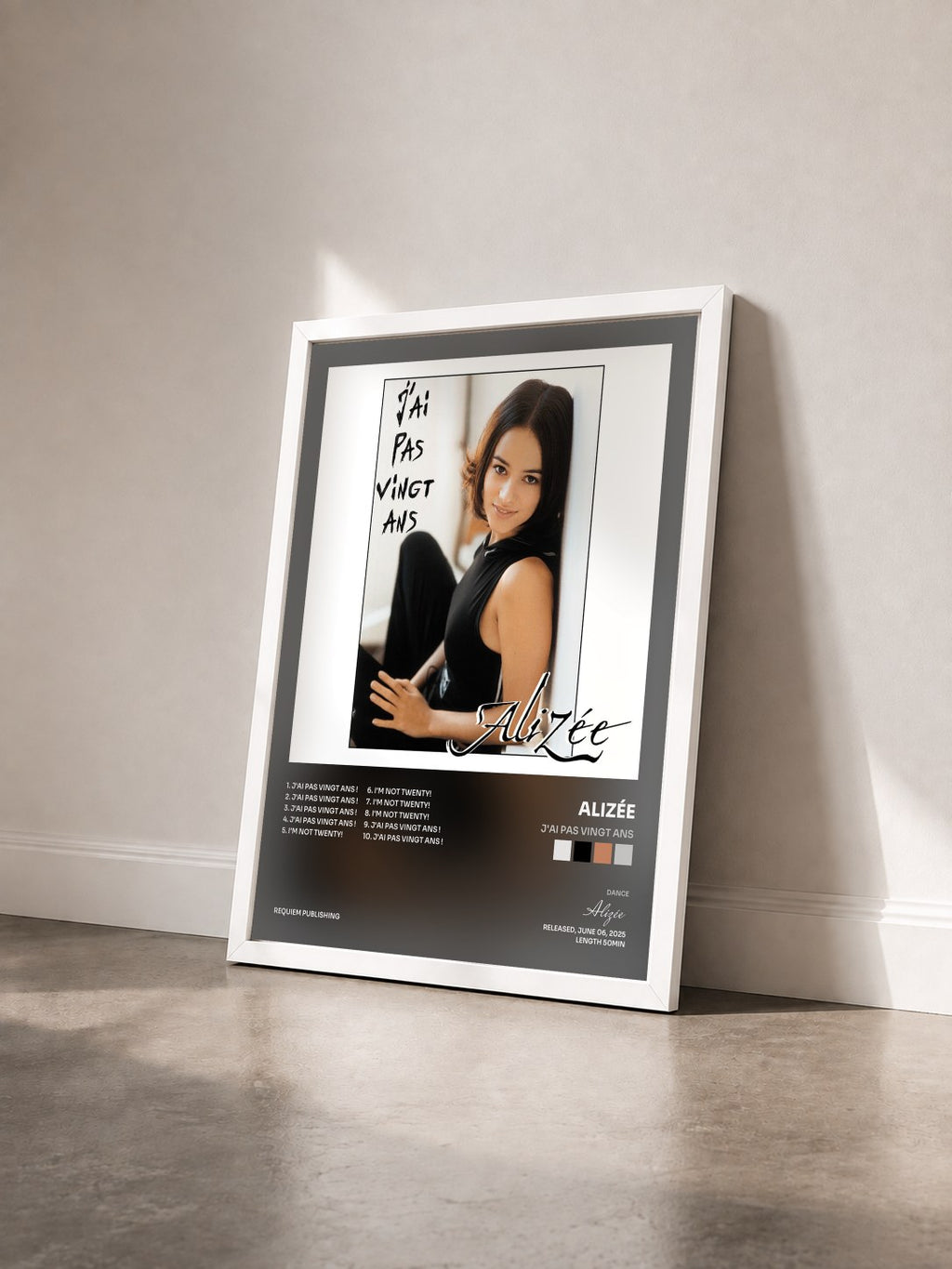 #blanc Tableau de l'album J'ai pas vingt ans de Alizée vu de trois quarts, cadre blanc