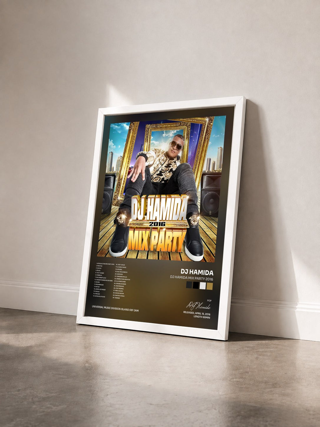 #blanc Tableau de l'album DJ Hamida Mix Party 2016 de DJ Hamida vu de trois quarts, cadre blanc
