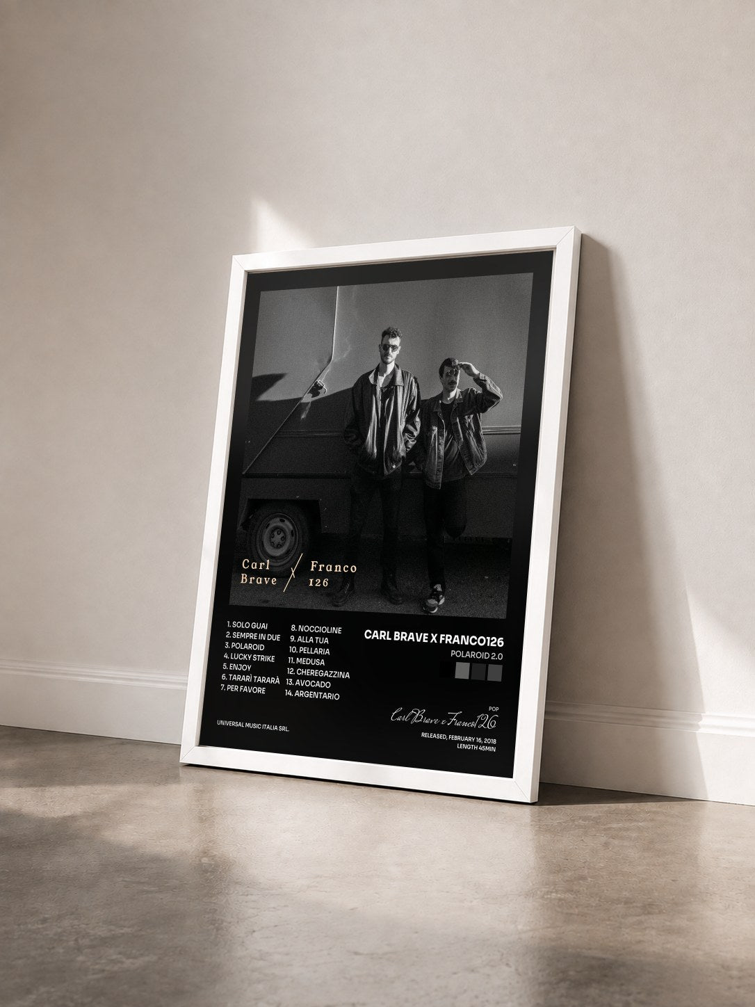 #blanc Tableau de l'album Polaroid 2.0 de Carl Brave x Franco126 vu de trois quarts, cadre blanc