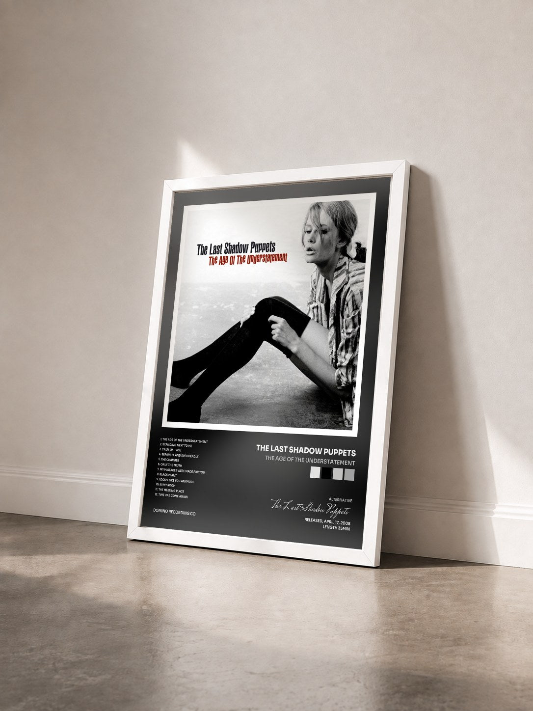 #blanc Tableau de l'album The Age Of The Understatement de The Last Shadow Puppets vu de trois quarts, cadre blanc