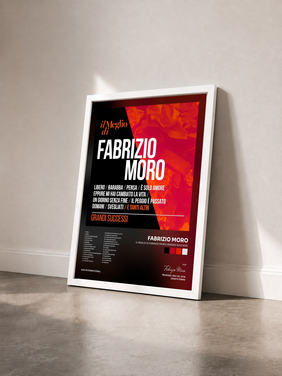 #blanc Tableau de l'album Il Meglio Di Fabrizio Moro: Grandi Successi de Fabrizio Moro vu de trois quarts, cadre blanc