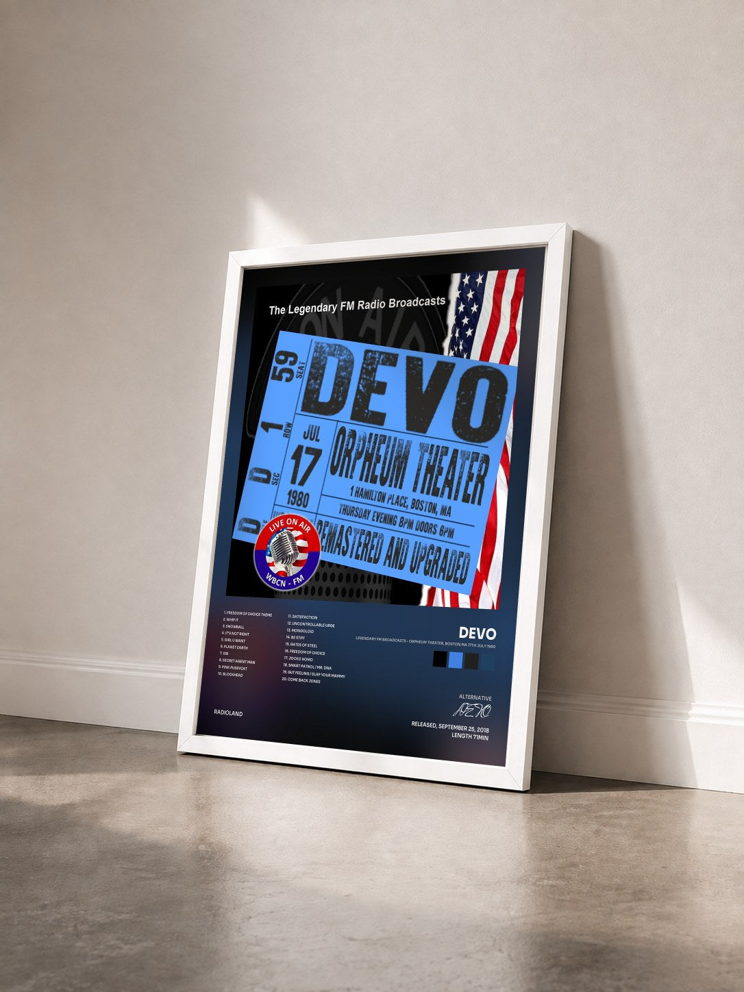 #blanc Tableau de l'album Legendary FM Broadcasts - Orpheum Theater, Boston MA 17th July 1980 de DEVO vu de trois quarts, cadre blanc