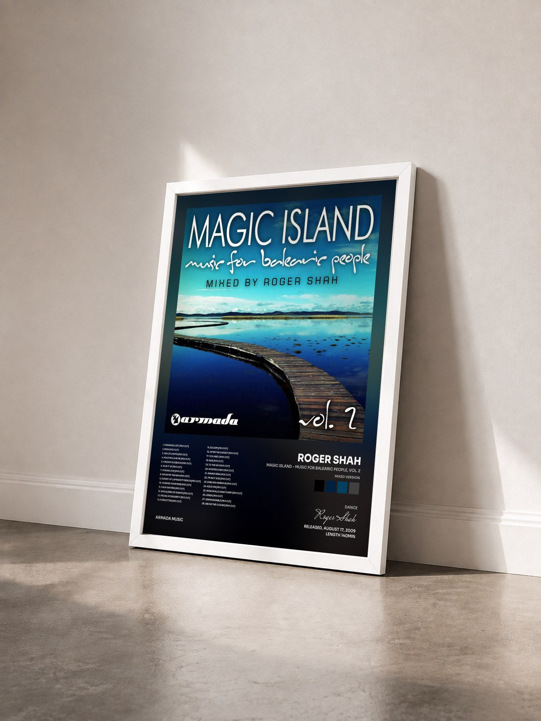 #blanc Tableau de l'album Magic Island - Music For Balearic People, Vol. 2 (Mixed Version) de Roger Shah vu de trois quarts, cadre blanc