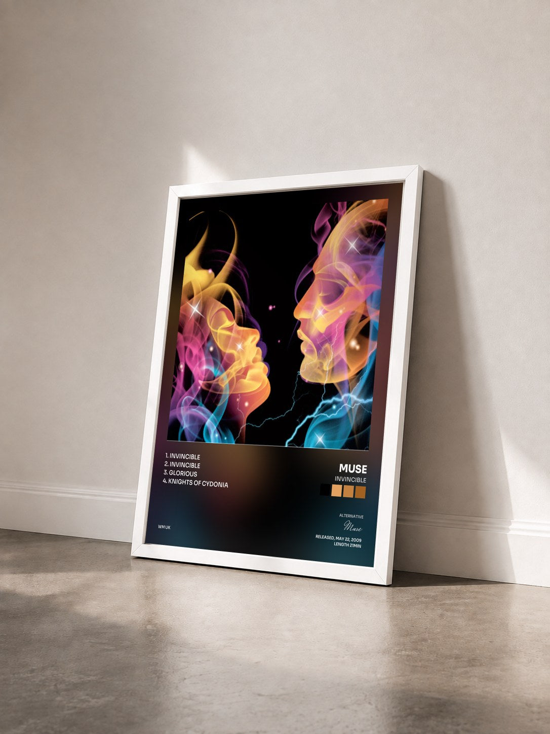 #blanc Tableau de l'album Invincible de Muse vu de trois quarts, cadre blanc
