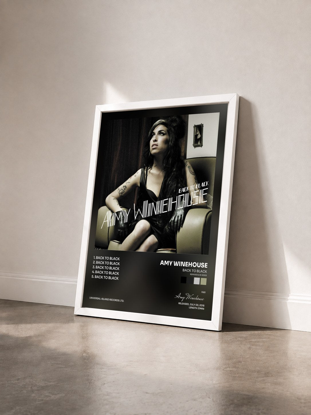 #blanc Tableau de l'album Back To Black (Remixes & B Sides) de Amy Winehouse vu de trois quarts, cadre blanc