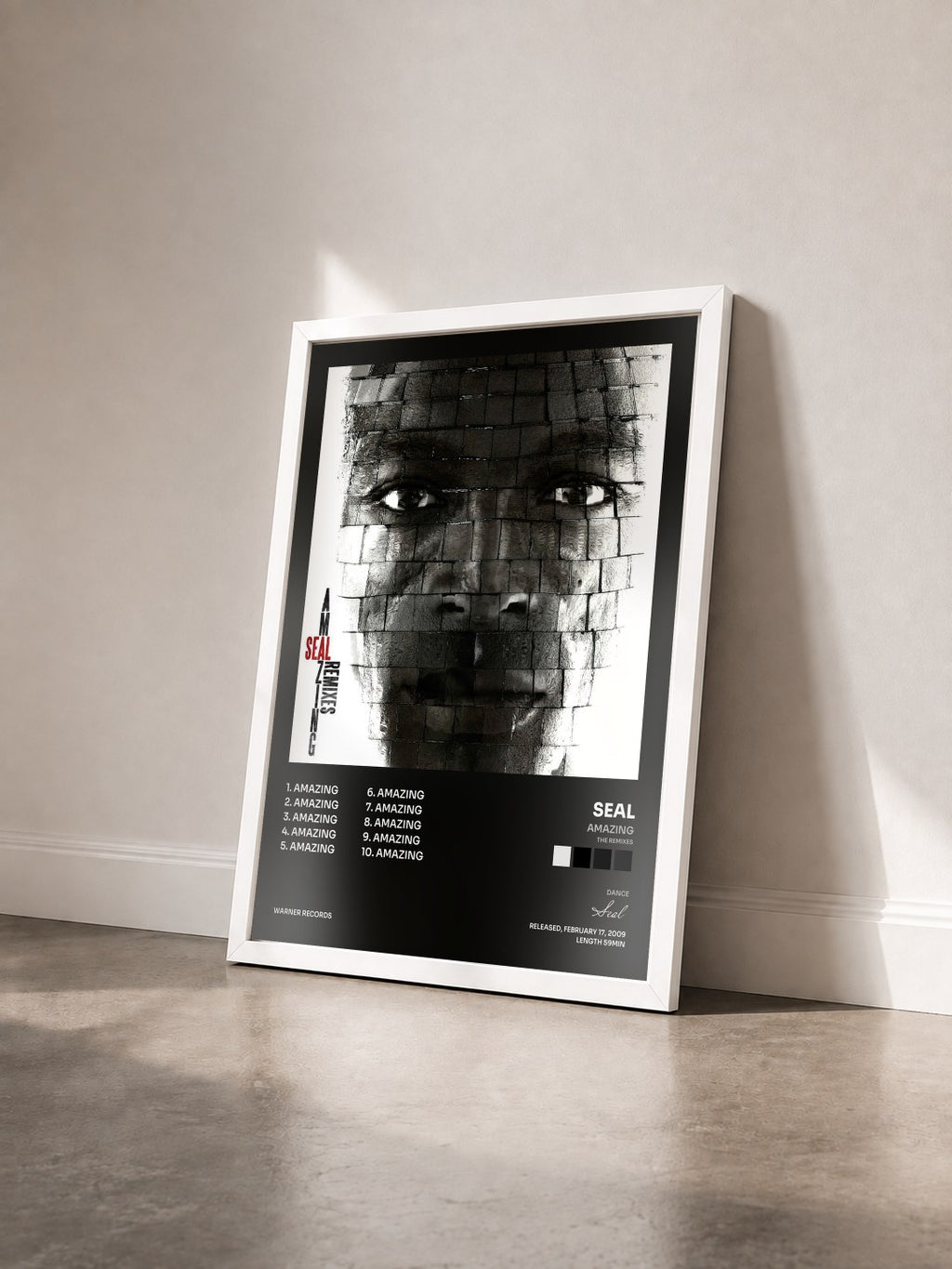#blanc Amazing (The Remixes) von Seal als gerahmter Kunstdruck von schräg gesehen, weißer Rahmen
