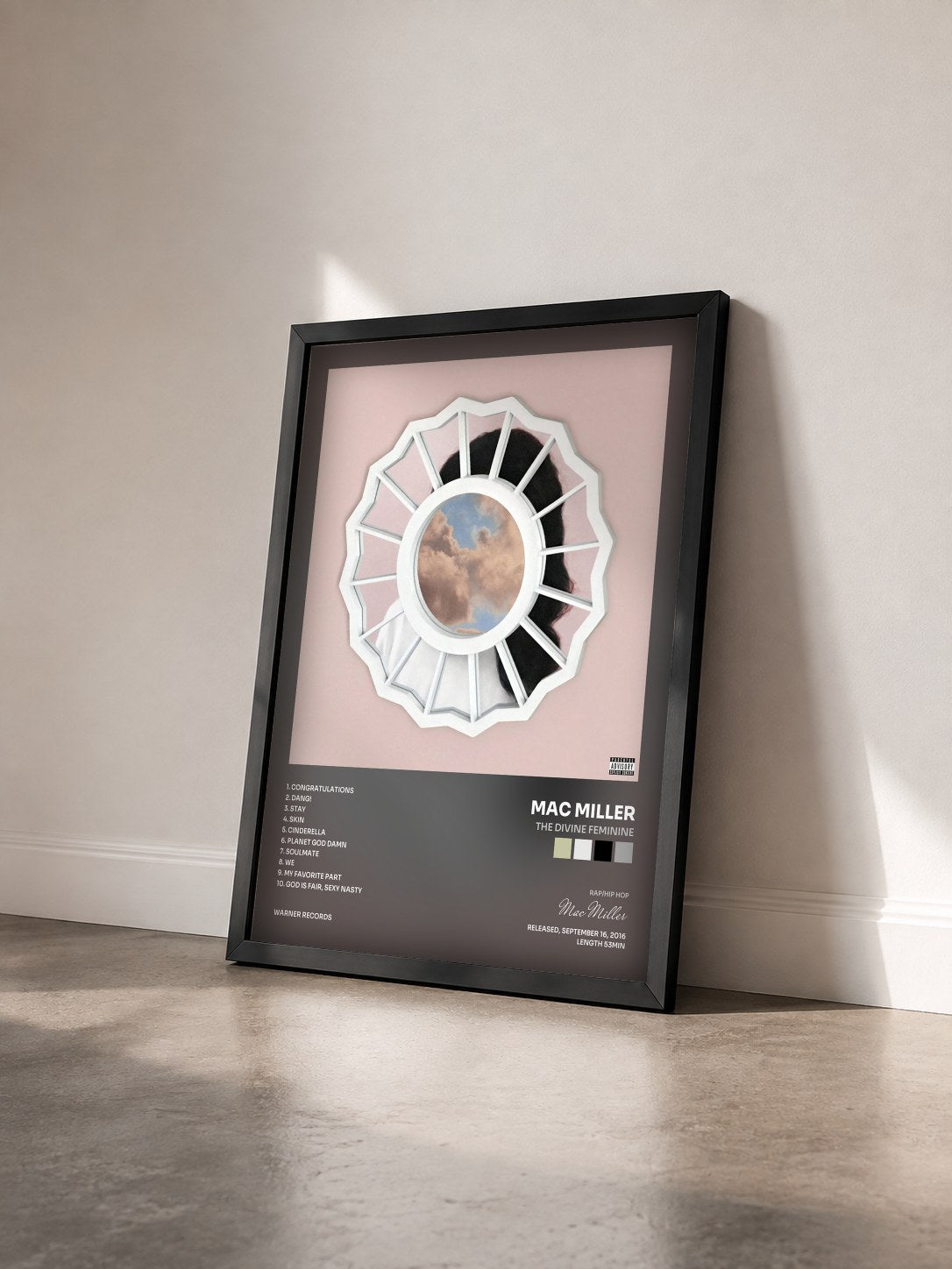 #noir Tableau de l'album The Divine Feminine de Mac Miller vu de trois quarts, cadre noir