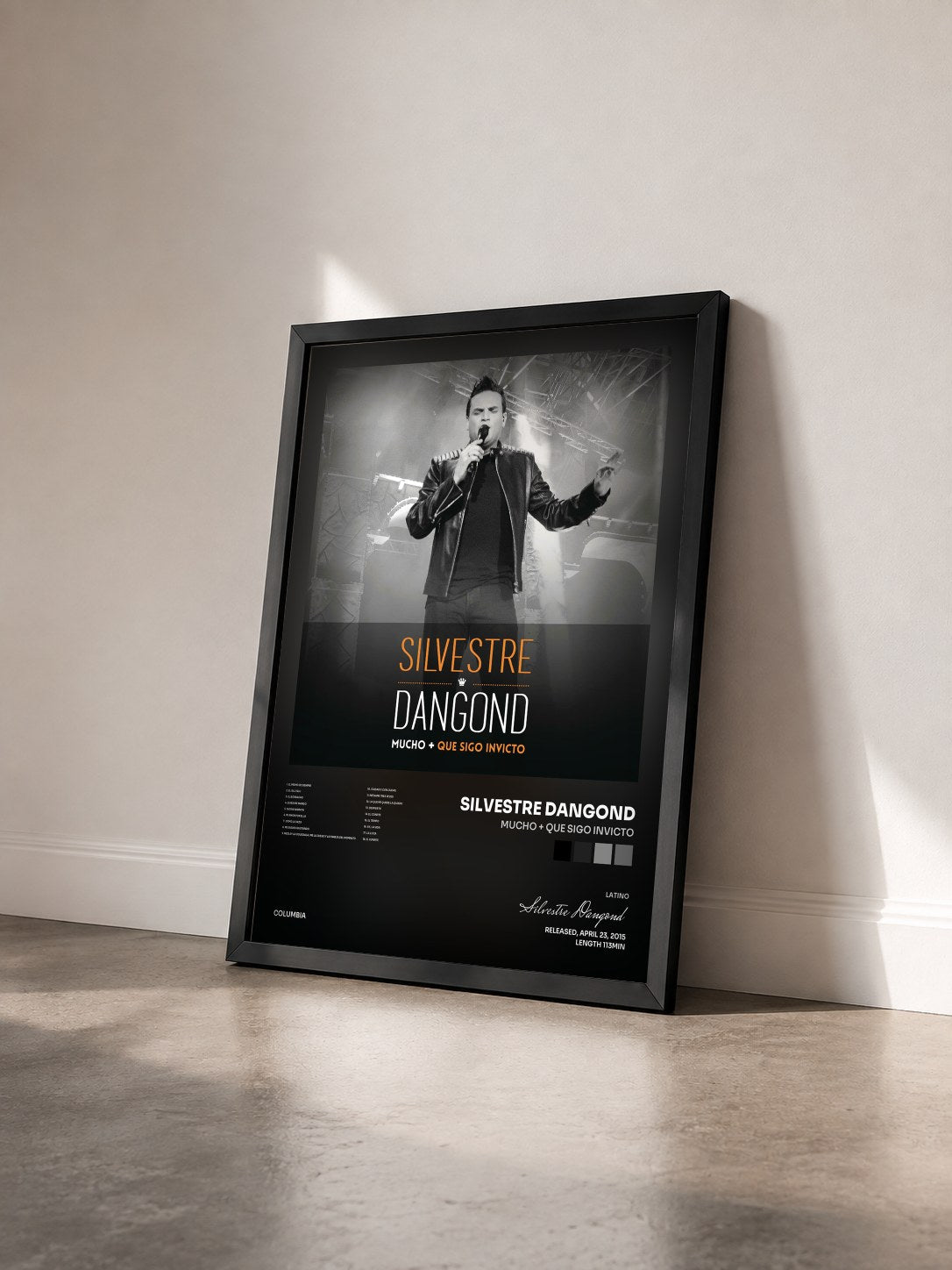 #noir Tableau de l'album Mucho + Que Sigo Invicto de Silvestre Dangond vu de trois quarts, cadre noir