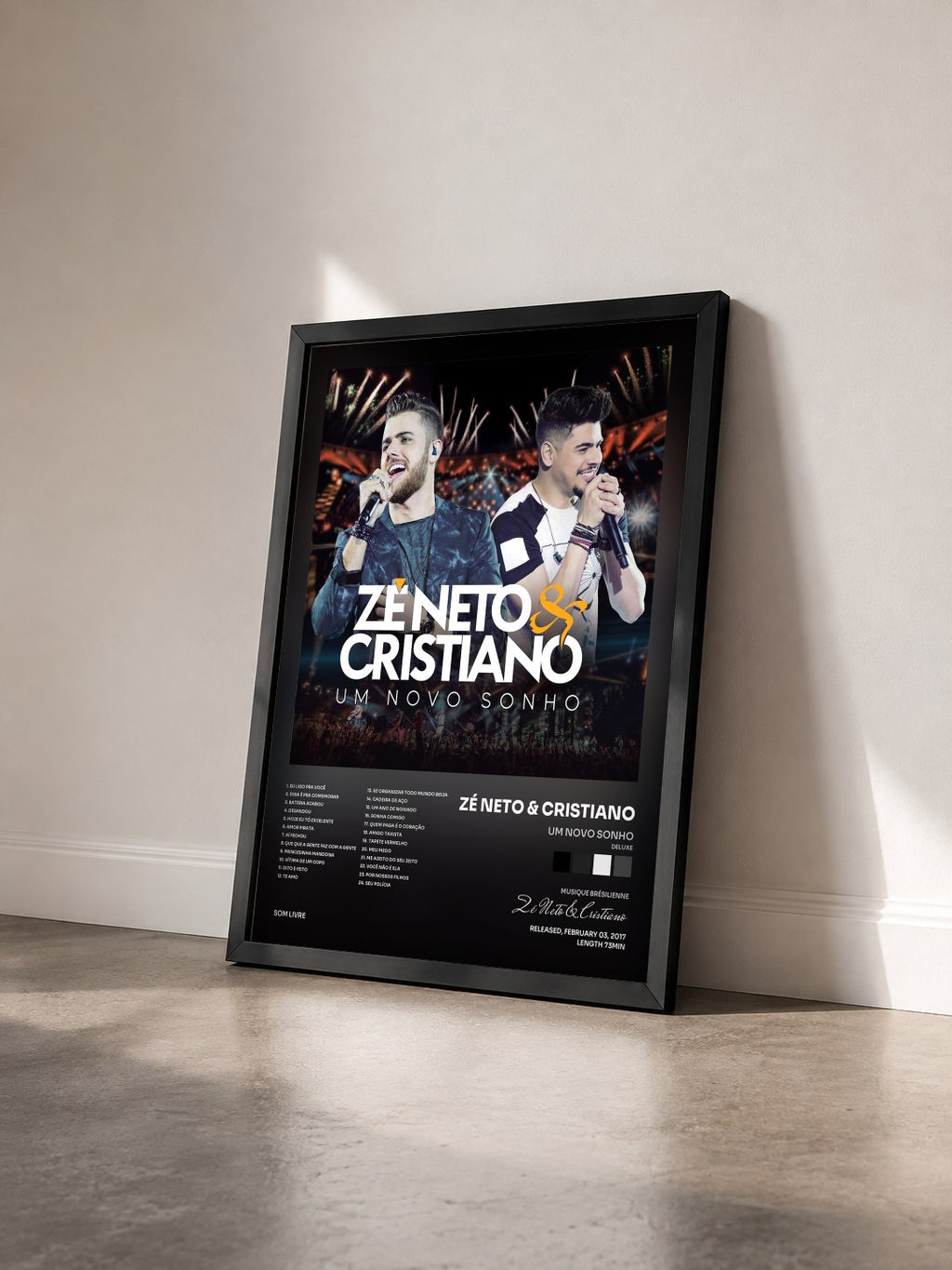 #noir Tableau de l'album Um Novo Sonho (Deluxe) de Zé Neto & Cristiano vu de trois quarts, cadre noir