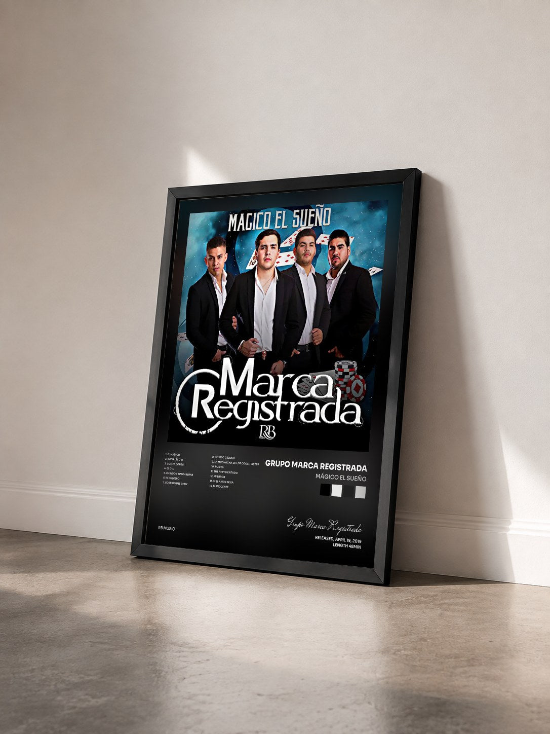 #noir Tableau de l'album Mágico El Sueño de Grupo Marca Registrada vu de trois quarts, cadre noir