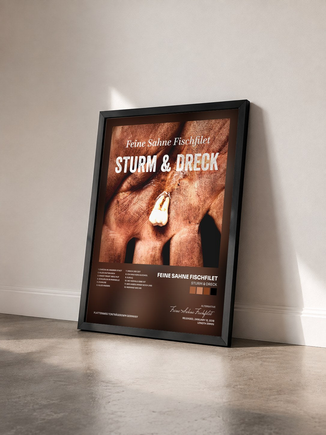 #noir Tableau de l'album Sturm & Dreck de Feine Sahne Fischfilet vu de trois quarts, cadre noir