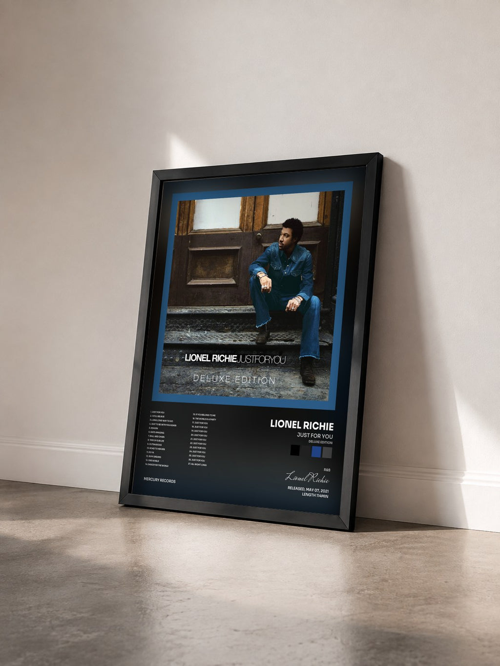 #noir Tableau de l'album Just For You (Deluxe Edition) de Lionel Richie vu de trois quarts, cadre noir
