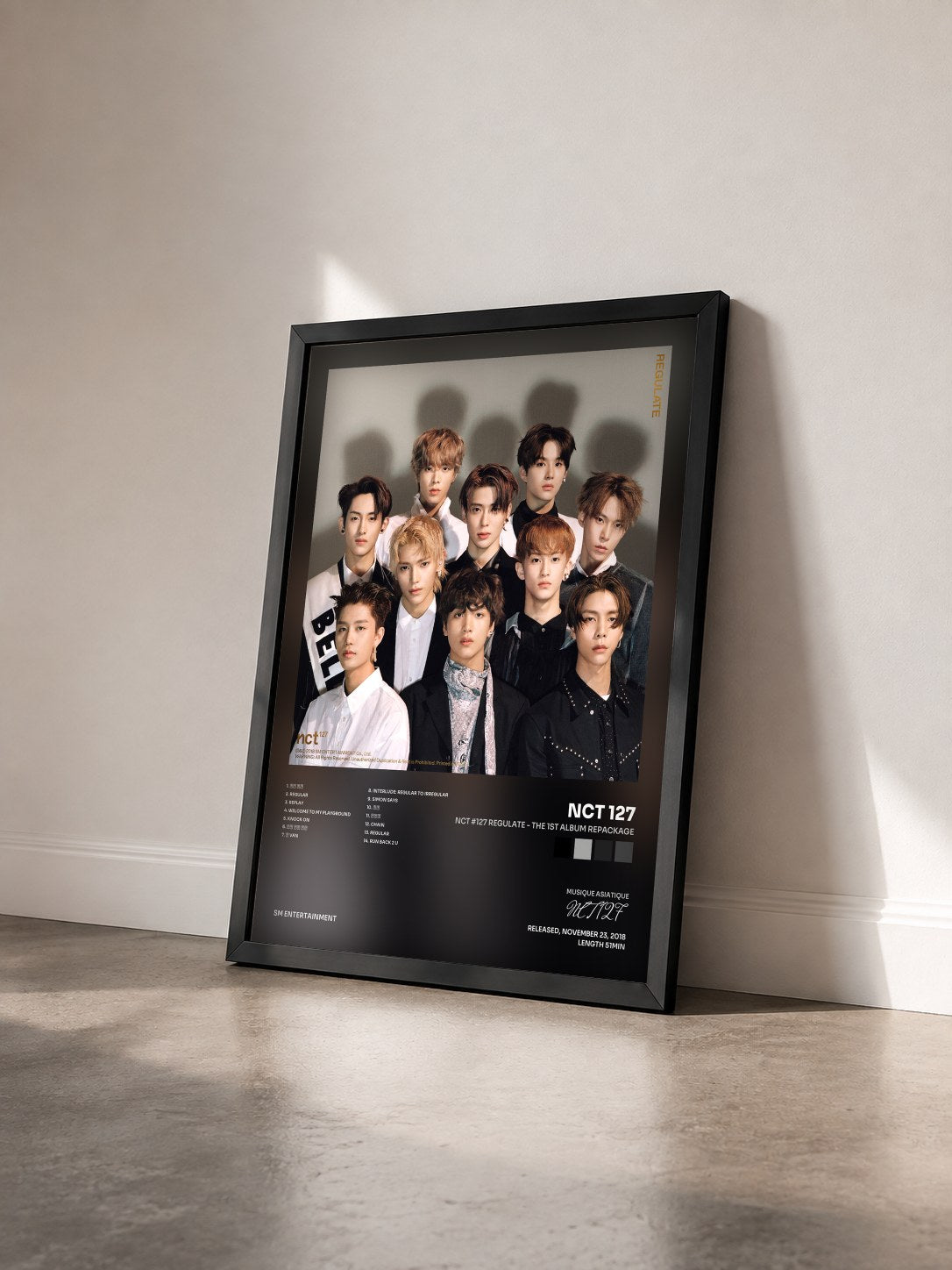 #noir Tableau de l'album NCT #127 Regulate - The 1st Album Repackage de NCT 127 vu de trois quarts, cadre noir