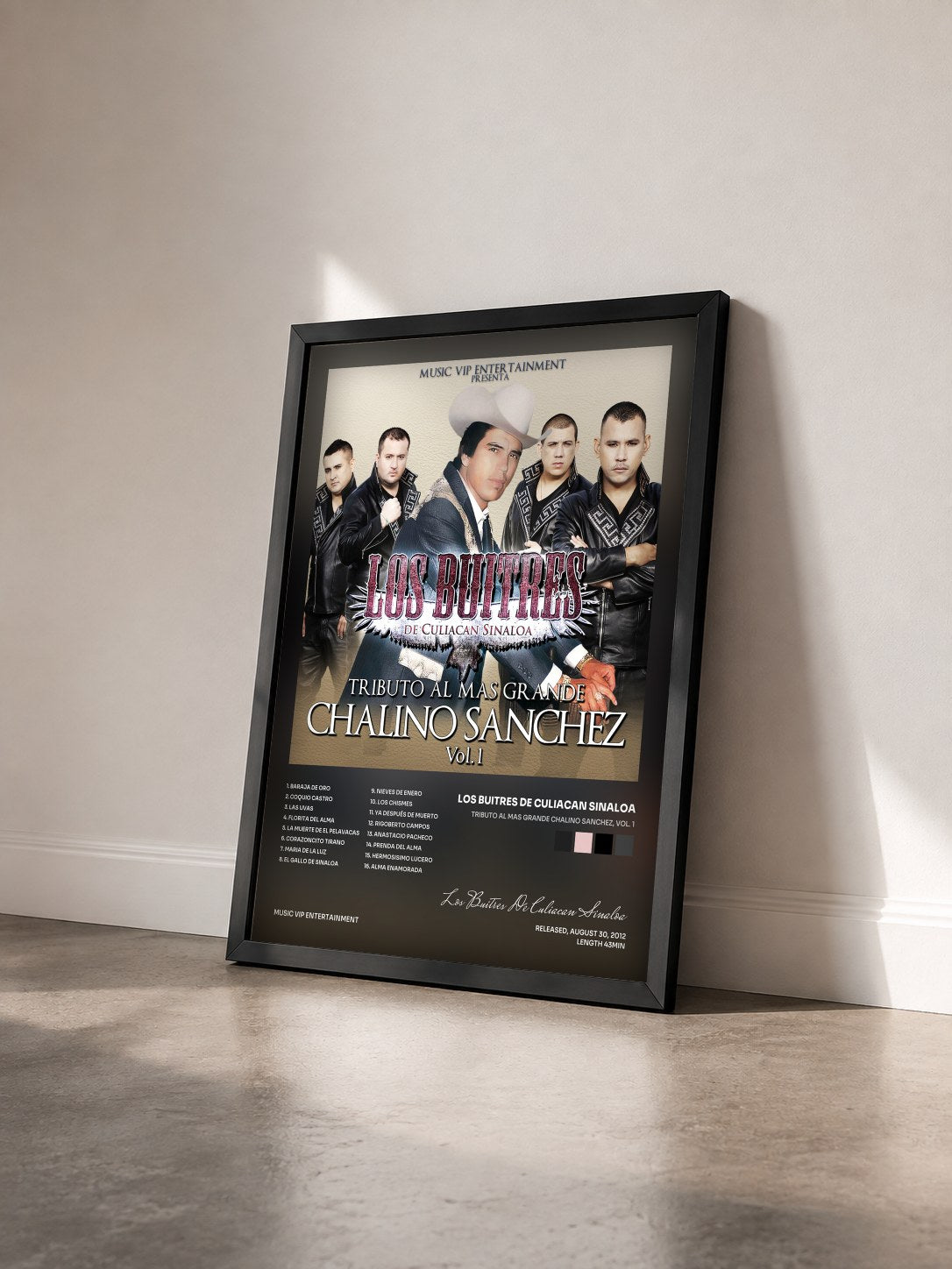 #noir Tableau de l'album Tributo al Mas Grande Chalino Sanchez, Vol. 1 de Los Buitres De Culiacan Sinaloa vu de trois quarts, cadre noir