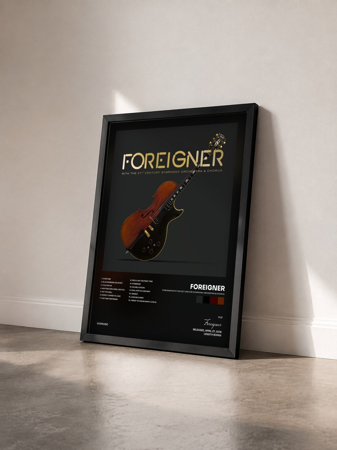 #noir Tableau de l'album Foreigner with the 21st Century Symphony Orchestra & Chorus de Foreigner vu de trois quarts, cadre noir