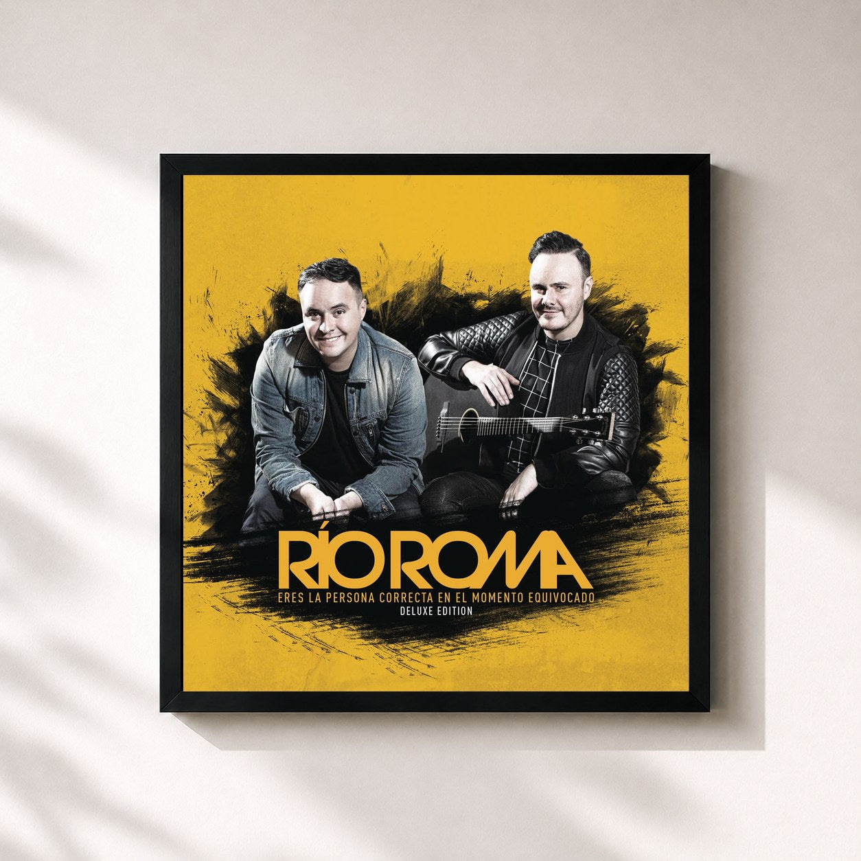 #noir Tableau carré de l'album Eres la Persona Correcta en el Momento Equivocado de Río Roma, cadre noir 32x32 cm