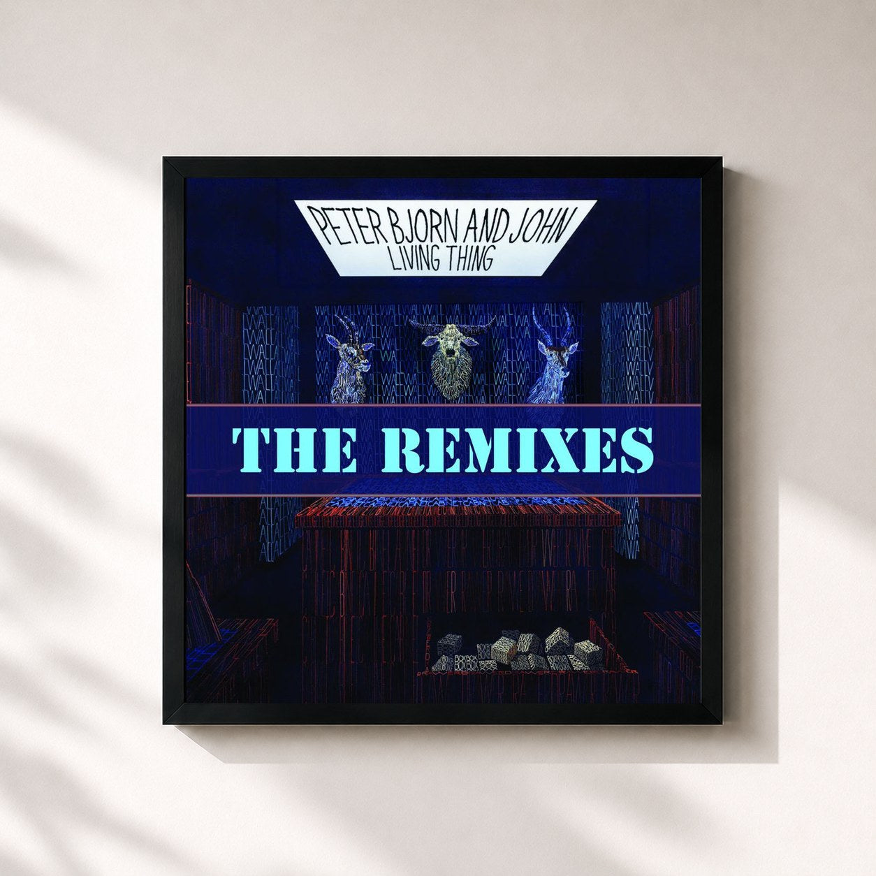 #noir Tableau carré de l'album Living Thing (The Remixes) de Peter Bjorn and John, cadre noir 32x32 cm