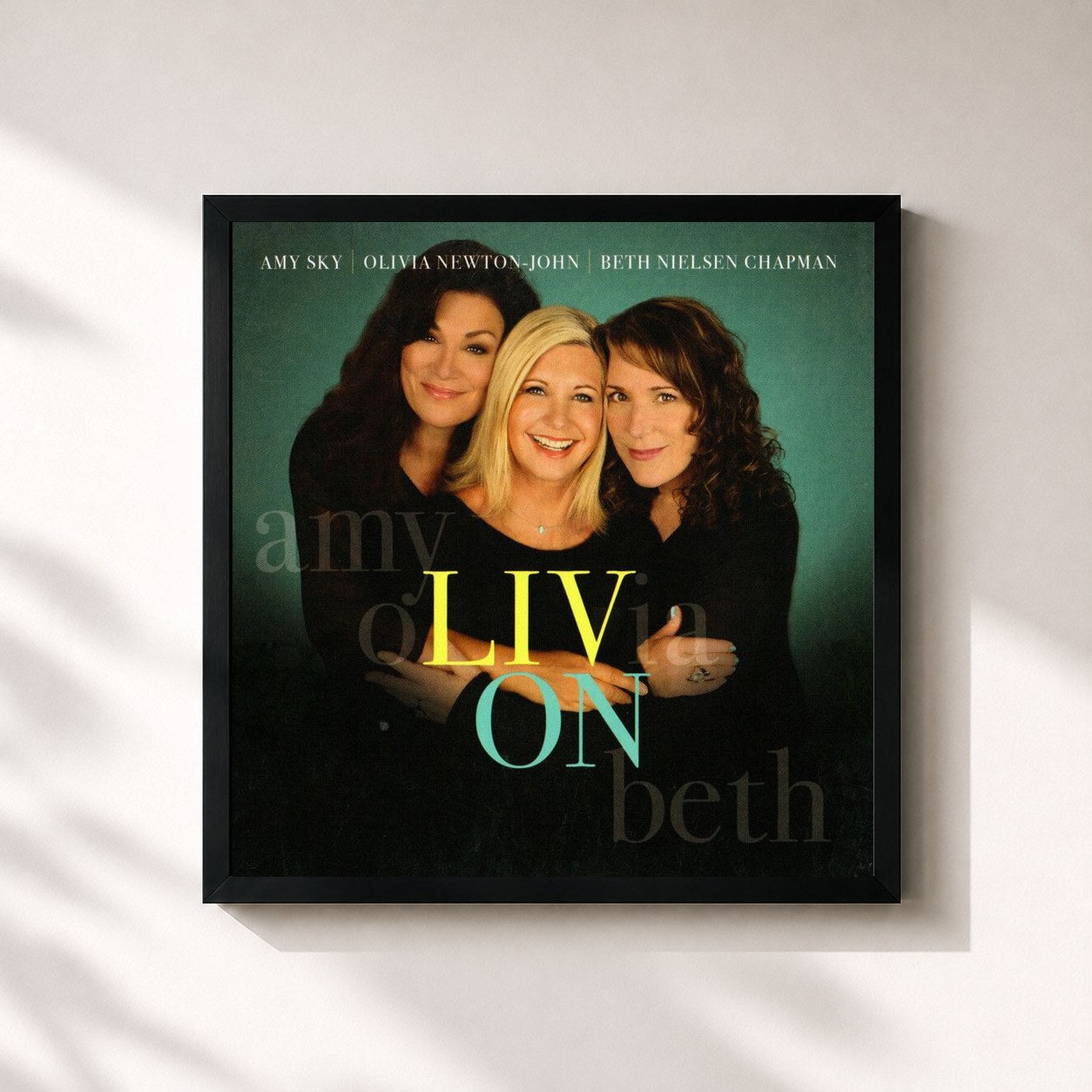 #noir Tableau carré de l'album Liv On de Olivia Newton-John, cadre noir 32x32 cm