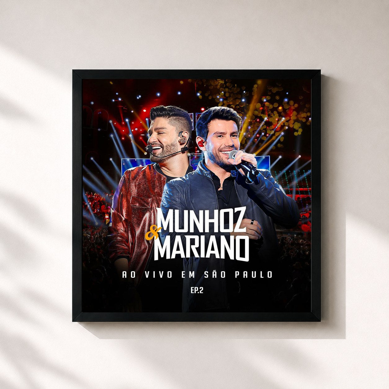 #noir Tableau carré de l'album Munhoz & Mariano Ao Vivo Em São Paulo - EP 2 de Munhoz & Mariano, cadre noir 32x32 cm