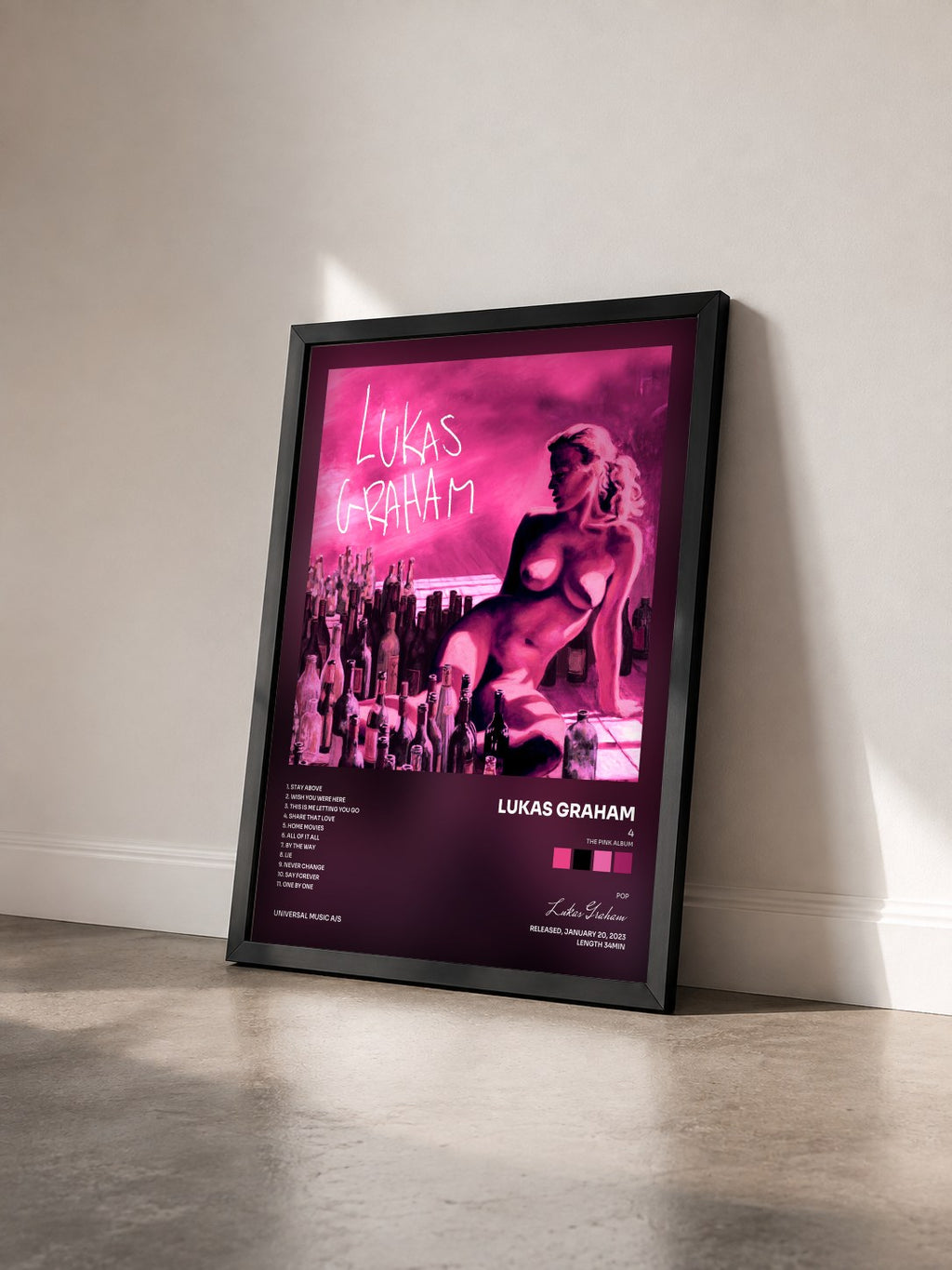 #noir Tableau de l'album 4 (The Pink Album) de Lukas Graham vu de trois quarts, cadre noir