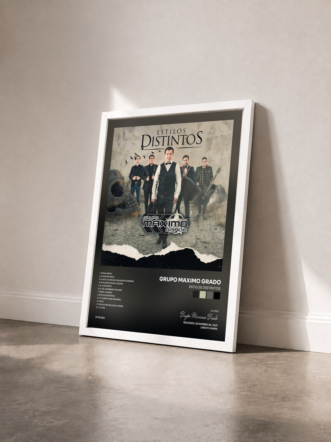 #blanc Tableau de l'album Estilos Distintos de Grupo Maximo Grado vu de trois quarts, cadre blanc
