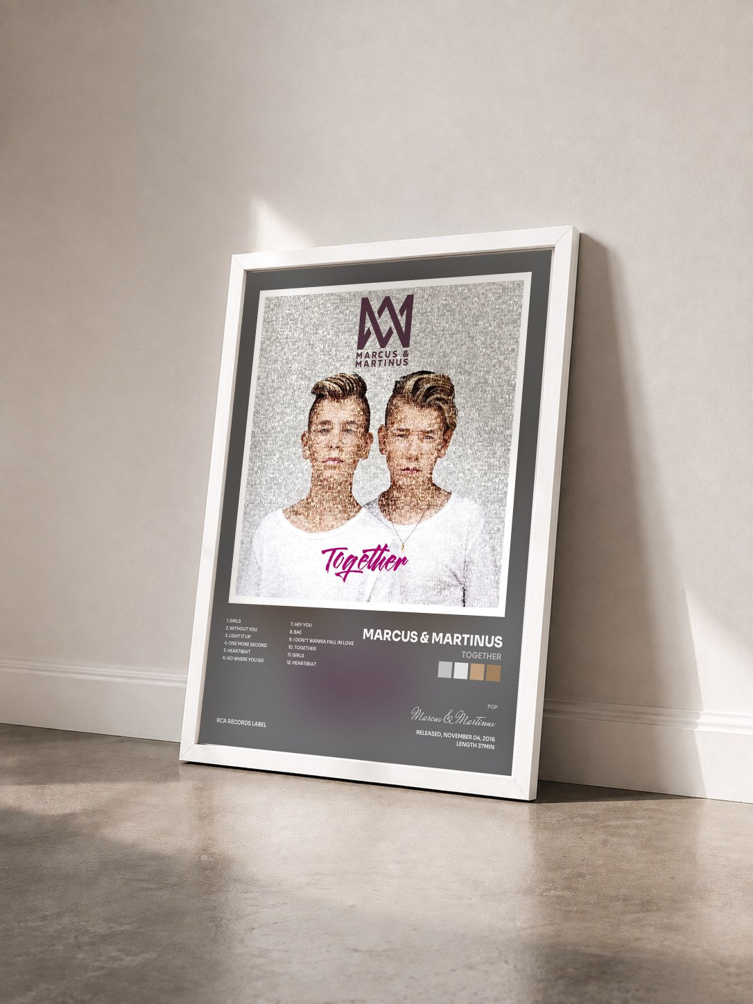 #blanc Tableau de l'album Together de Marcus & Martinus vu de trois quarts, cadre blanc