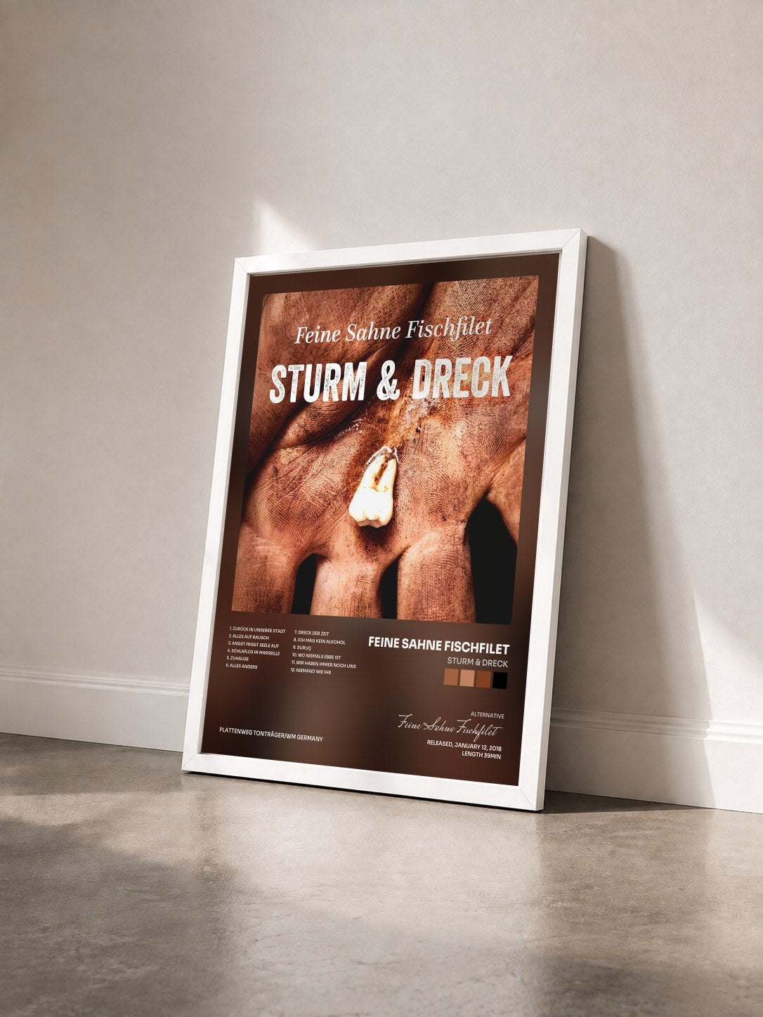 #blanc Tableau de l'album Sturm & Dreck de Feine Sahne Fischfilet vu de trois quarts, cadre blanc