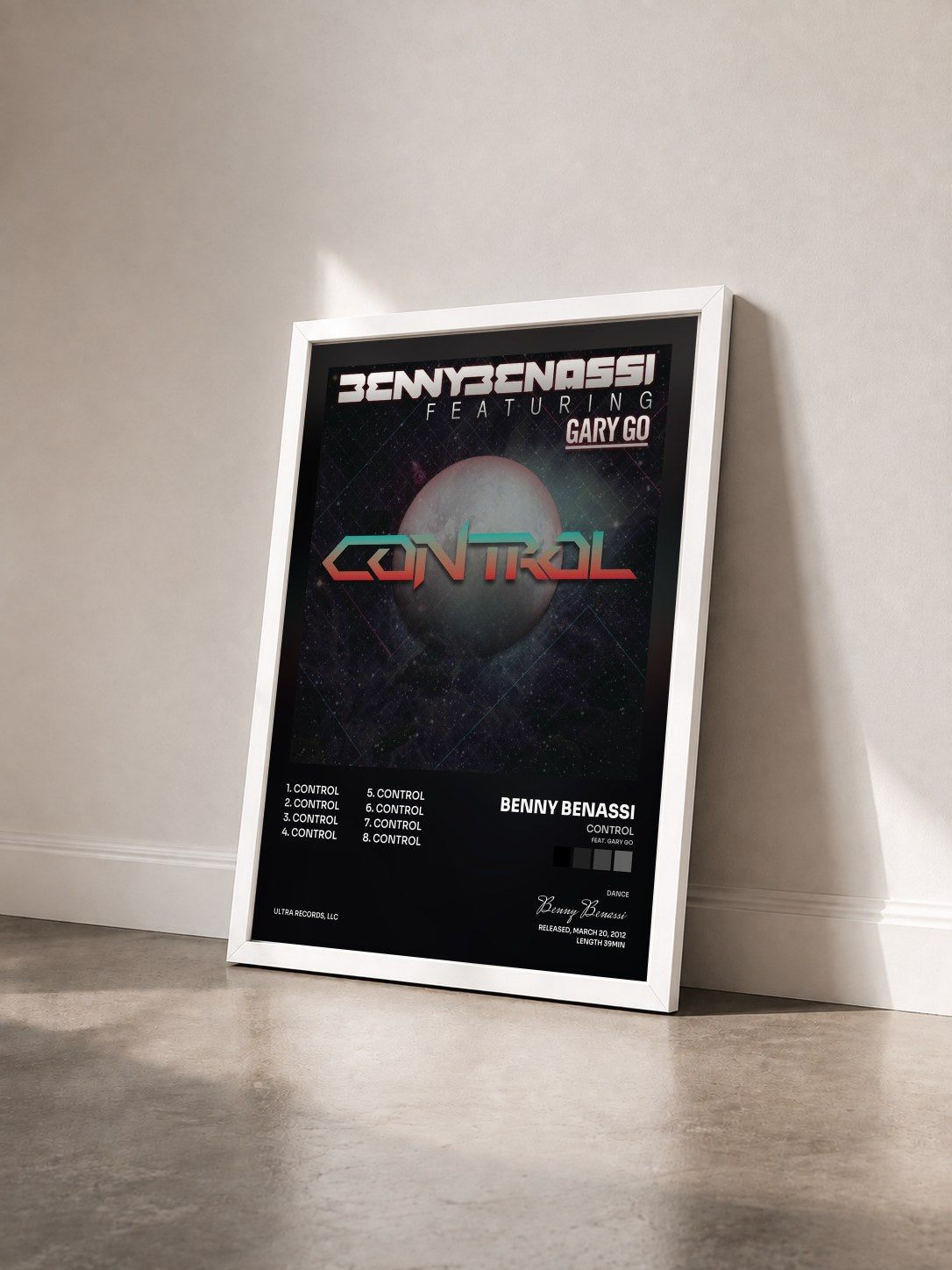 #blanc Tableau de l'album Control (feat. Gary Go) de Benny Benassi vu de trois quarts, cadre blanc