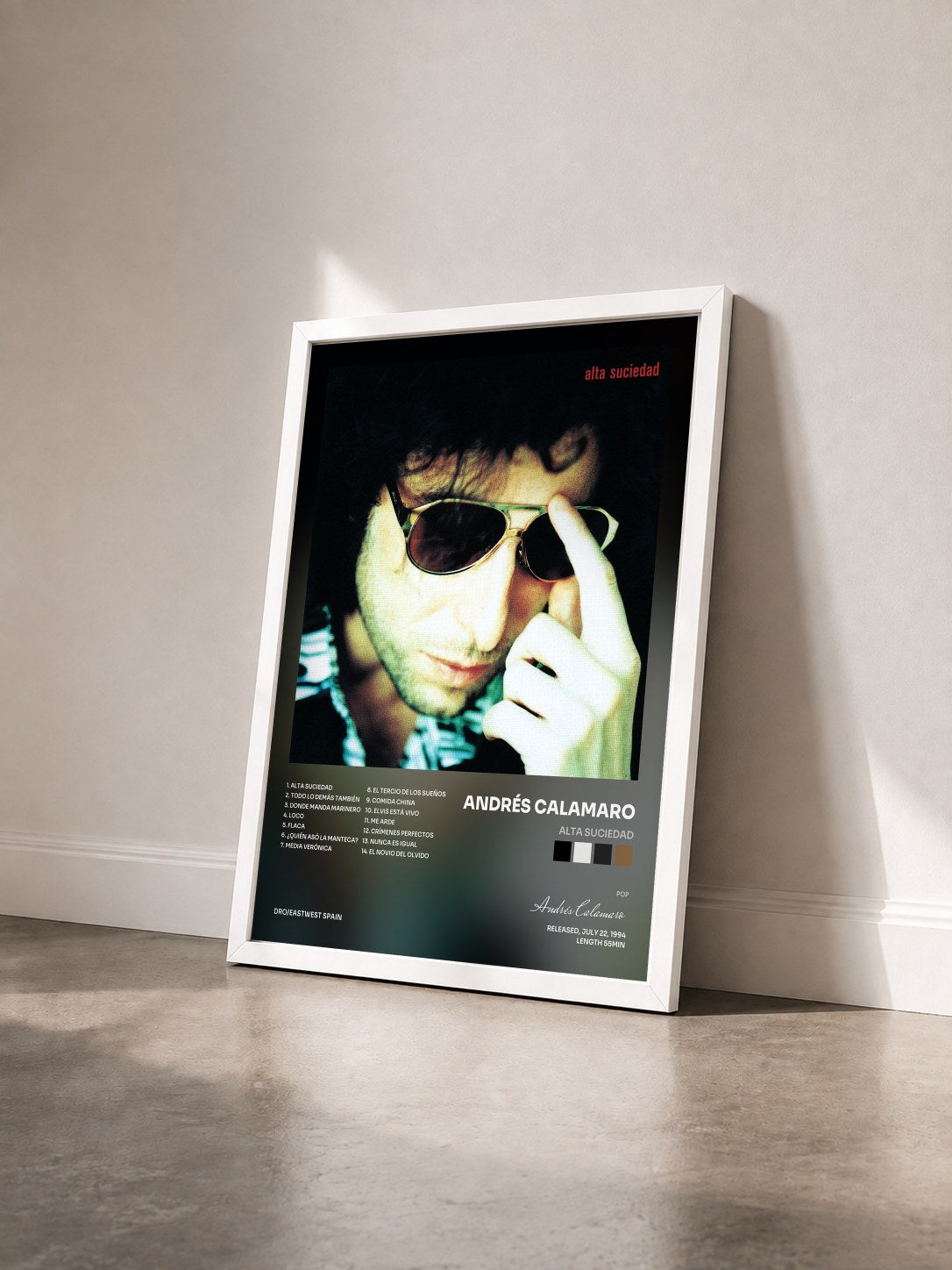 #blanc Tableau de l'album Alta Suciedad de Andrés Calamaro vu de trois quarts, cadre blanc