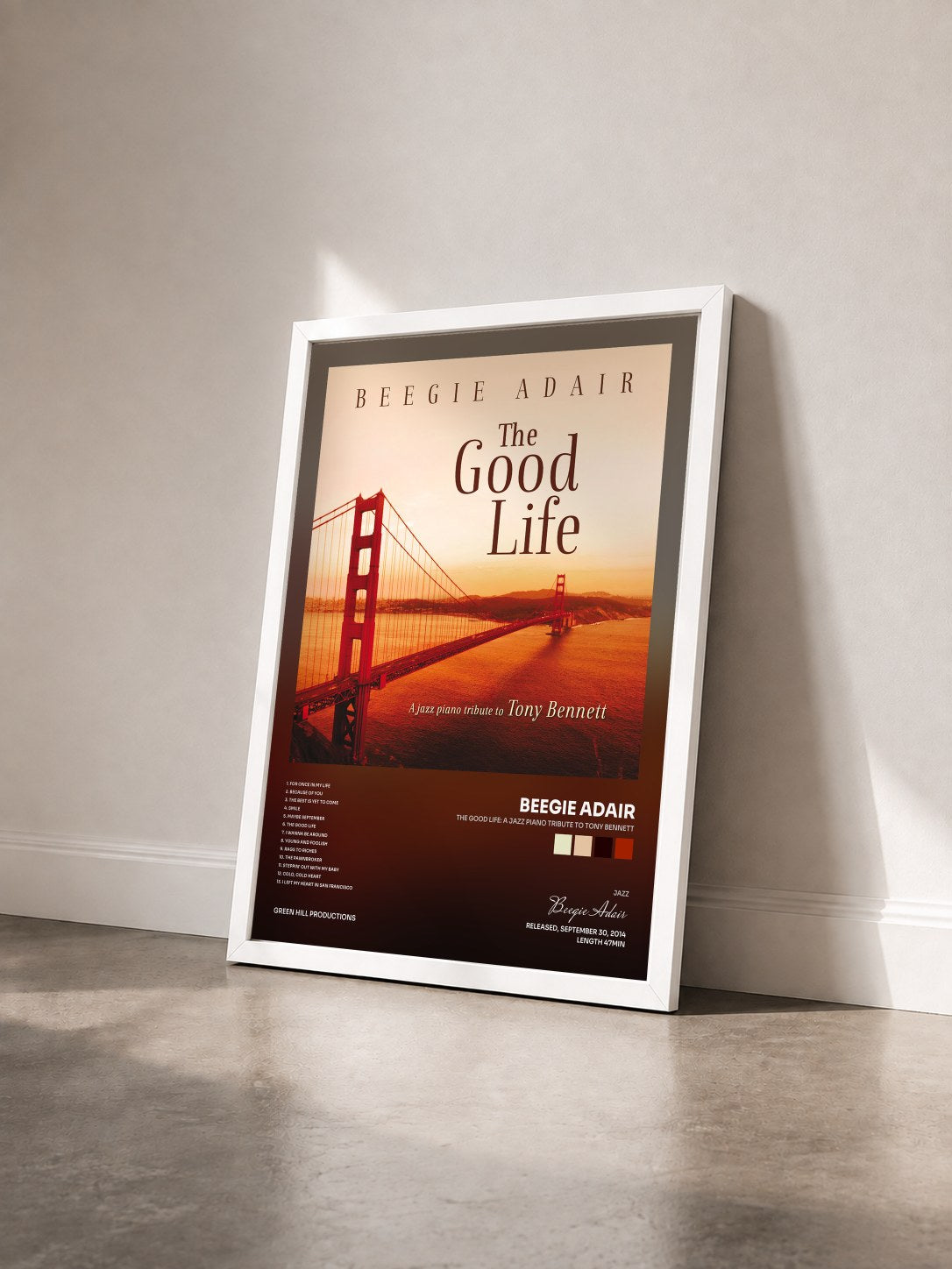 #blanc Tableau de l'album The Good Life: A Jazz Piano Tribute To Tony Bennett de Beegie Adair vu de trois quarts, cadre blanc