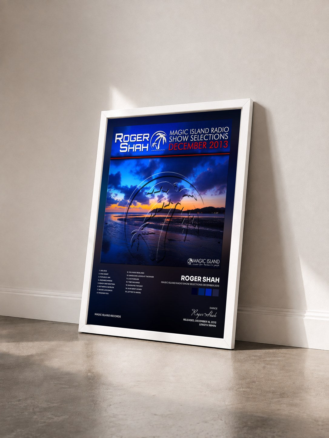 #blanc Tableau de l'album Magic Island Radio Show Selections December 2013 de Roger Shah vu de trois quarts, cadre blanc