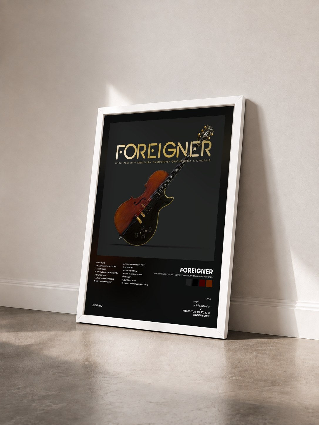 #blanc Tableau de l'album Foreigner with the 21st Century Symphony Orchestra & Chorus de Foreigner vu de trois quarts, cadre blanc