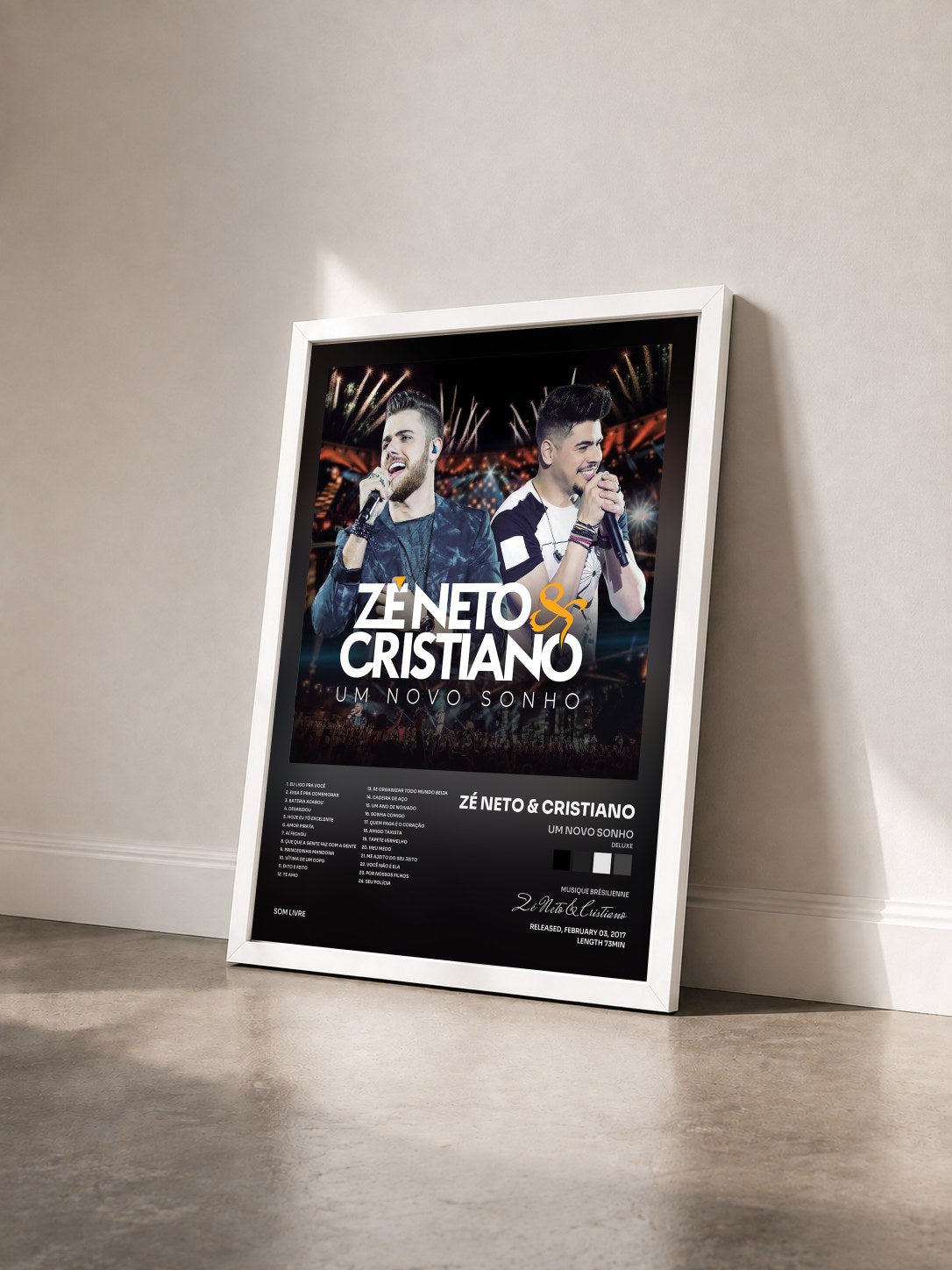 #blanc Tableau de l'album Um Novo Sonho (Deluxe) de Zé Neto & Cristiano vu de trois quarts, cadre blanc