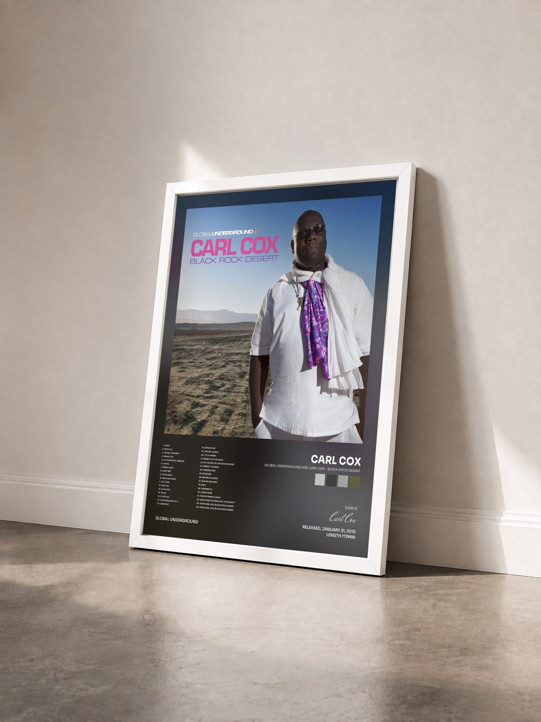 #blanc Tableau de l'album Global Underground #38: Carl Cox - Black Rock Desert de Carl Cox vu de trois quarts, cadre blanc