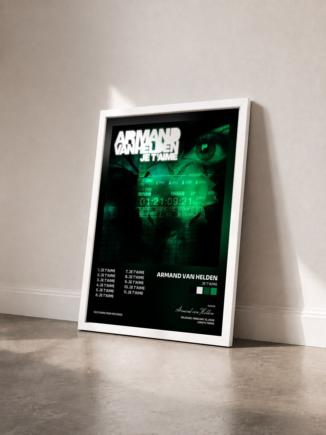 #blanc Tableau de l'album Je T'aime de Armand van Helden vu de trois quarts, cadre blanc