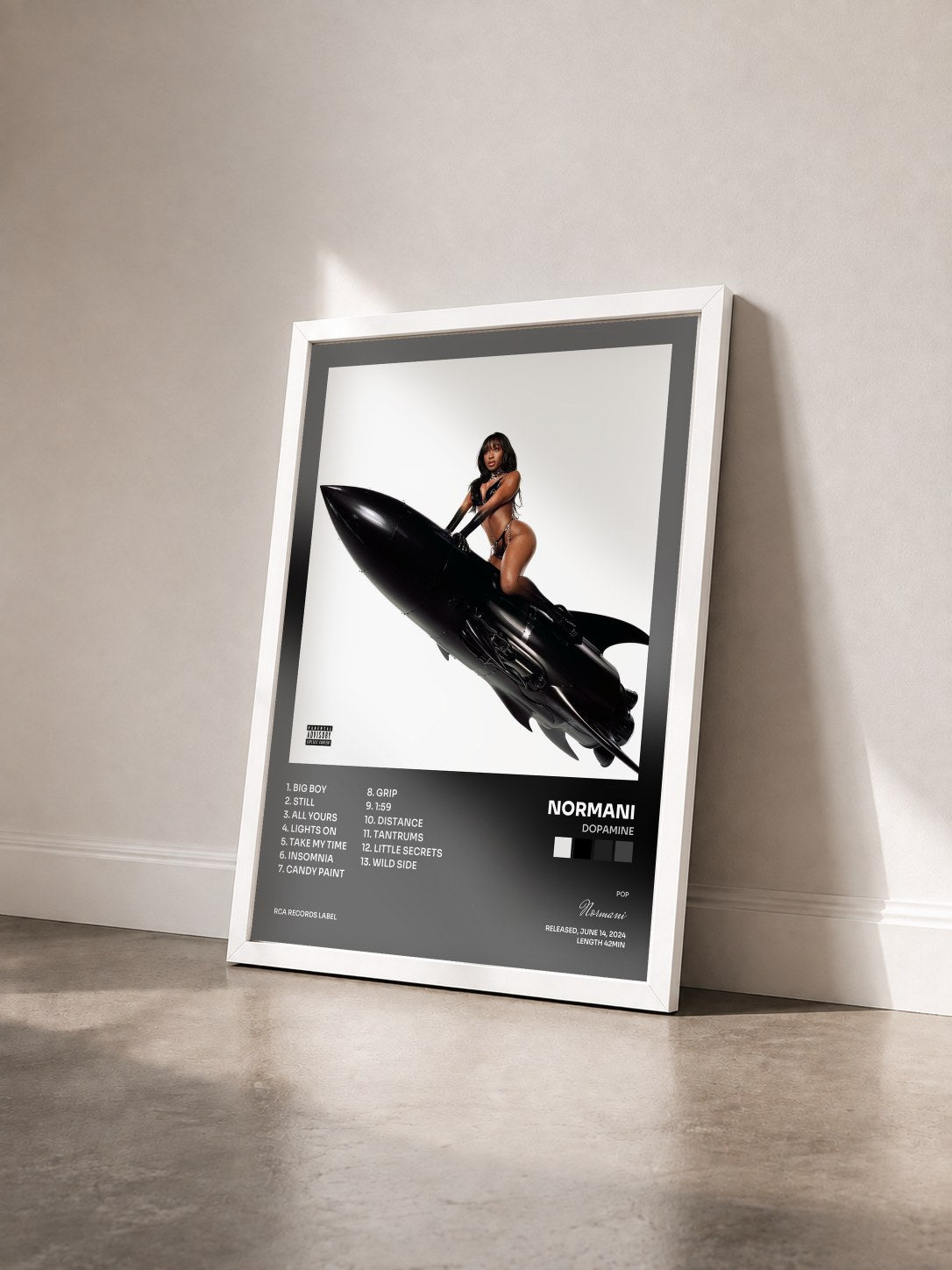 #blanc Tableau de l'album DOPAMINE de Normani vu de trois quarts, cadre blanc
